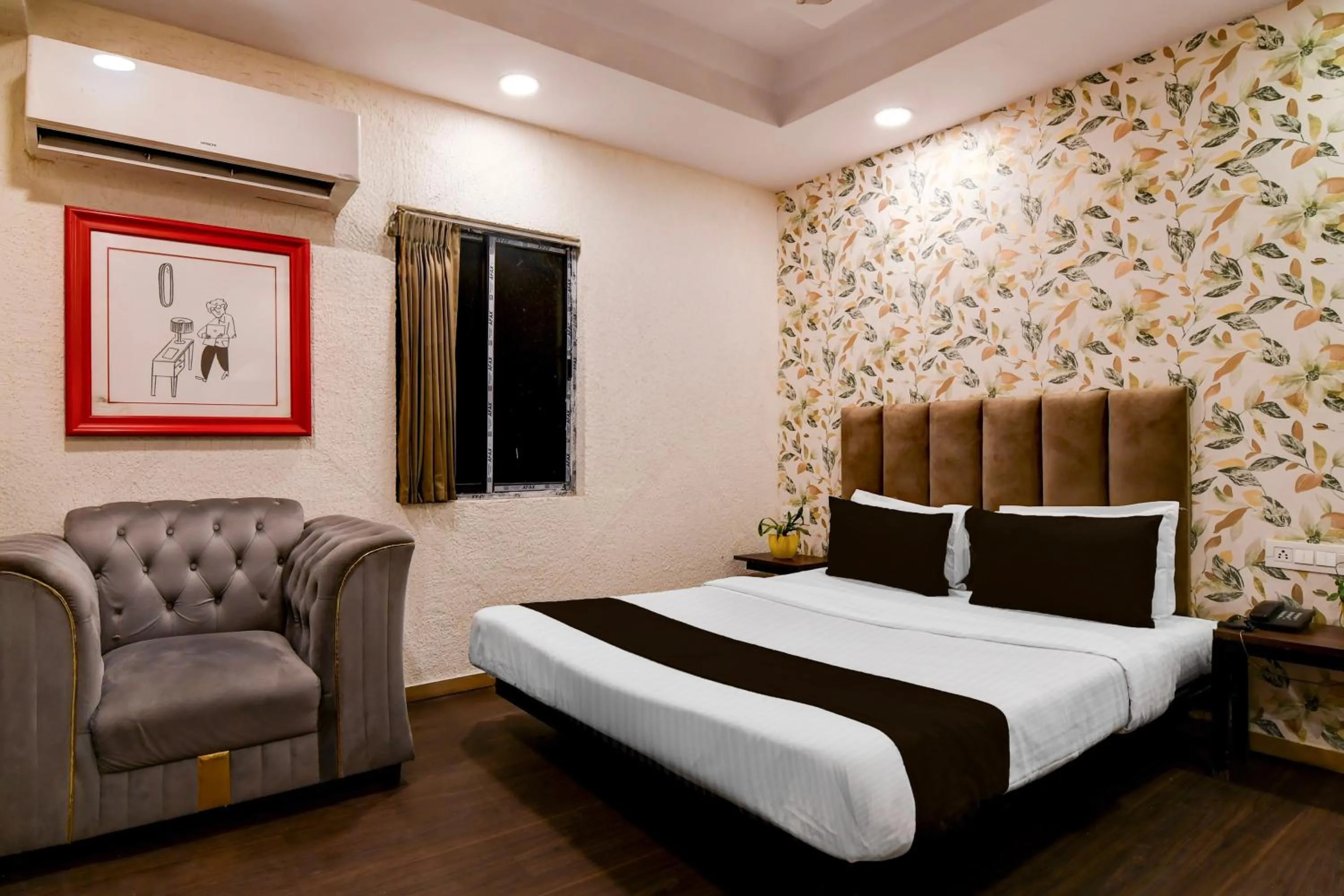 Bedroom in Super Townhouse Parkstreet Formerly Hotel Royal Garden