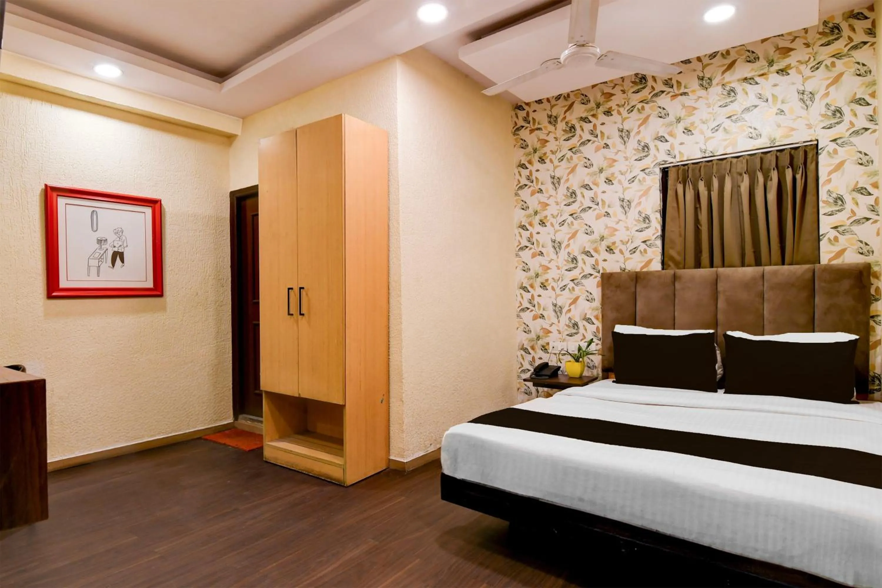 Bedroom in Super Townhouse Parkstreet Formerly Hotel Royal Garden