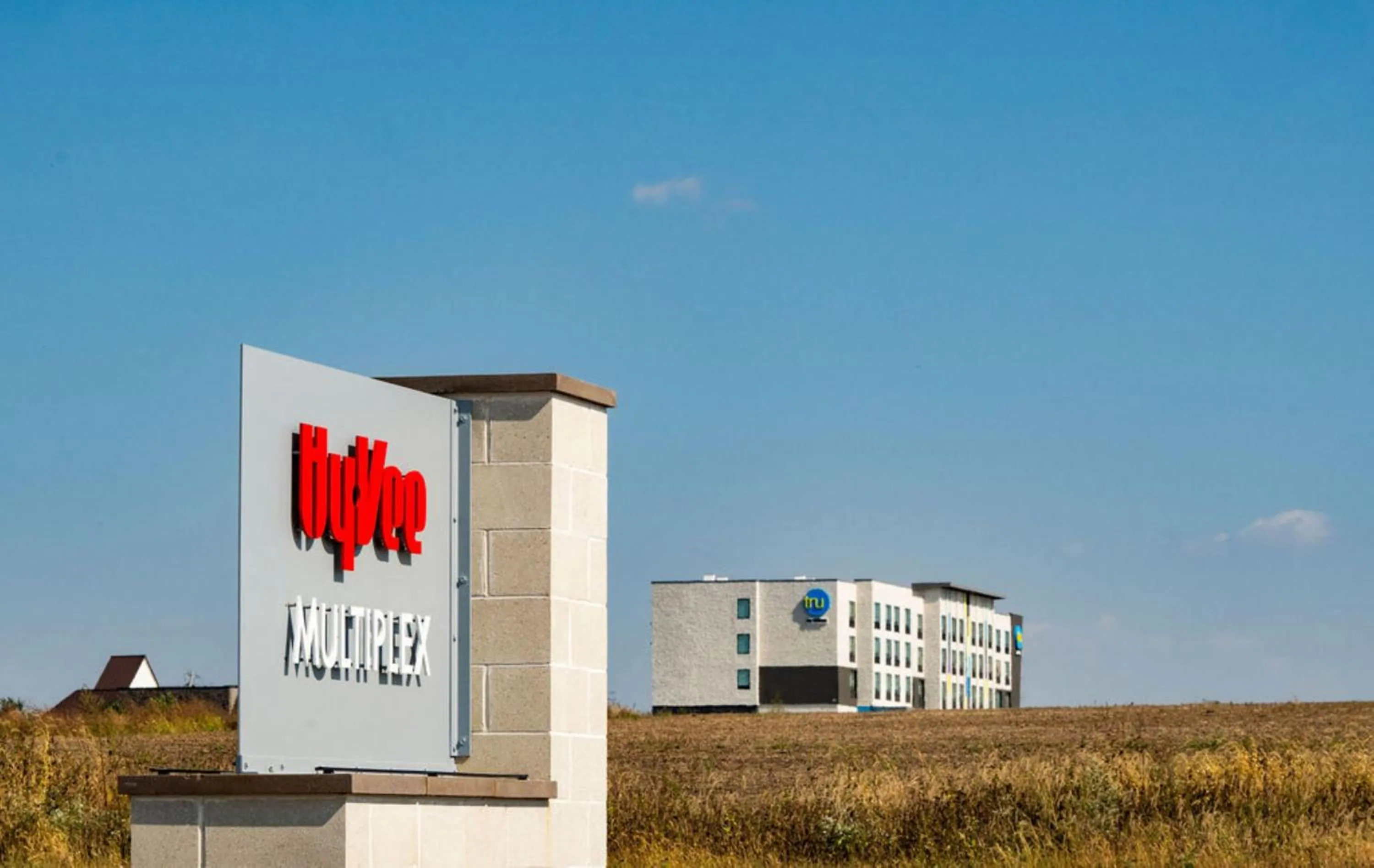 Property building in Tru By Hilton Grimes Des Moines