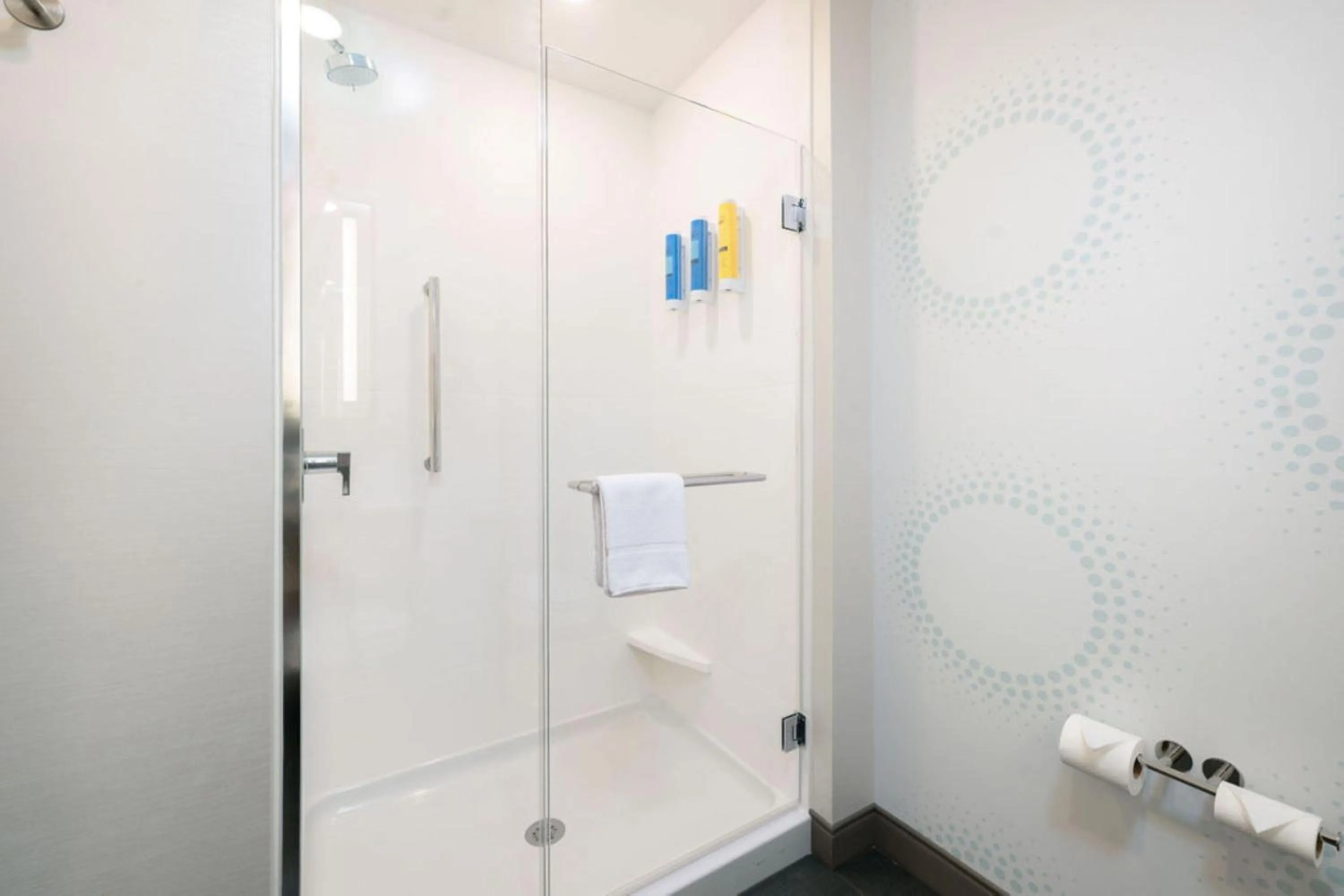 Bathroom in Tru By Hilton Grimes Des Moines