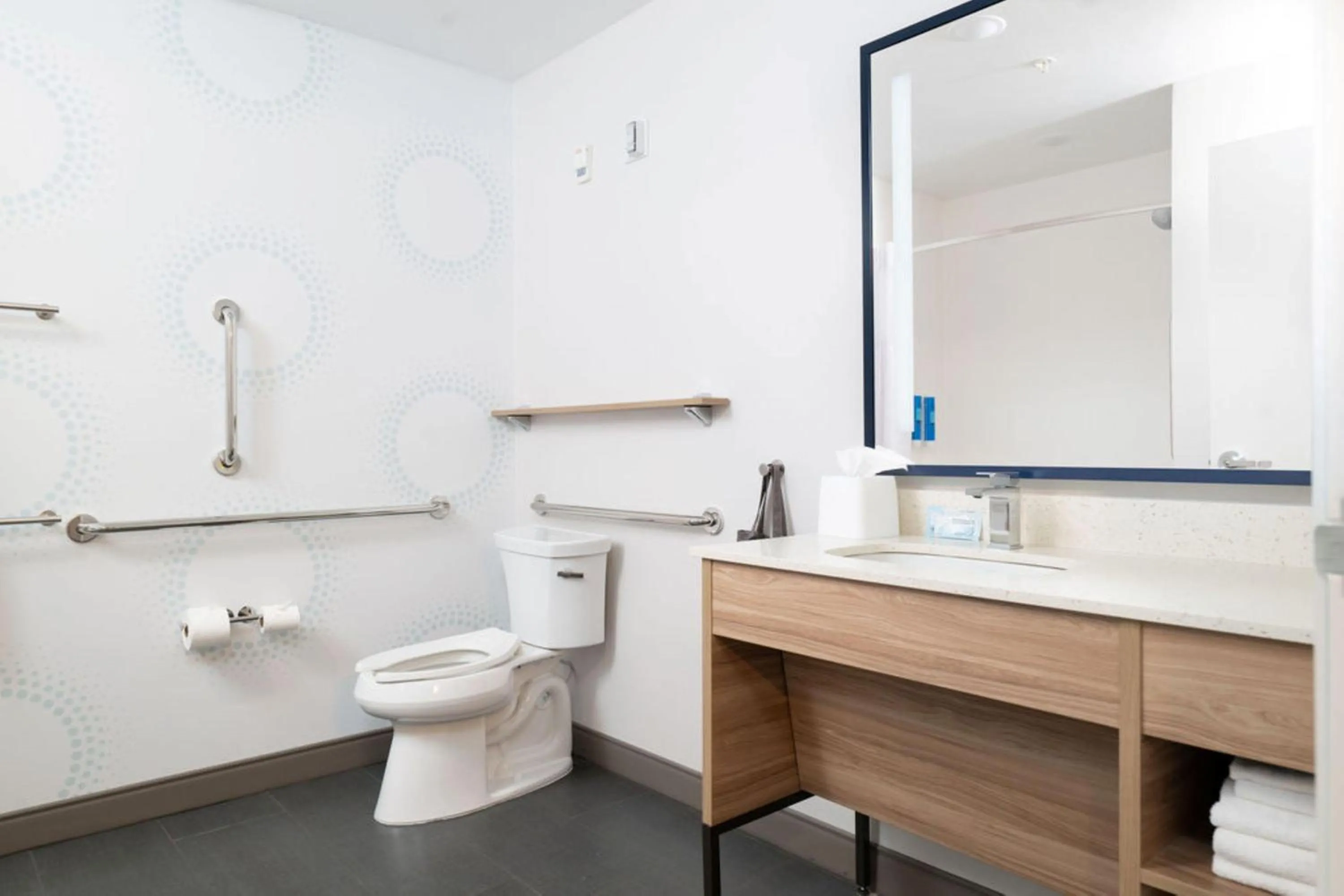 Bathroom in Tru By Hilton Grimes Des Moines