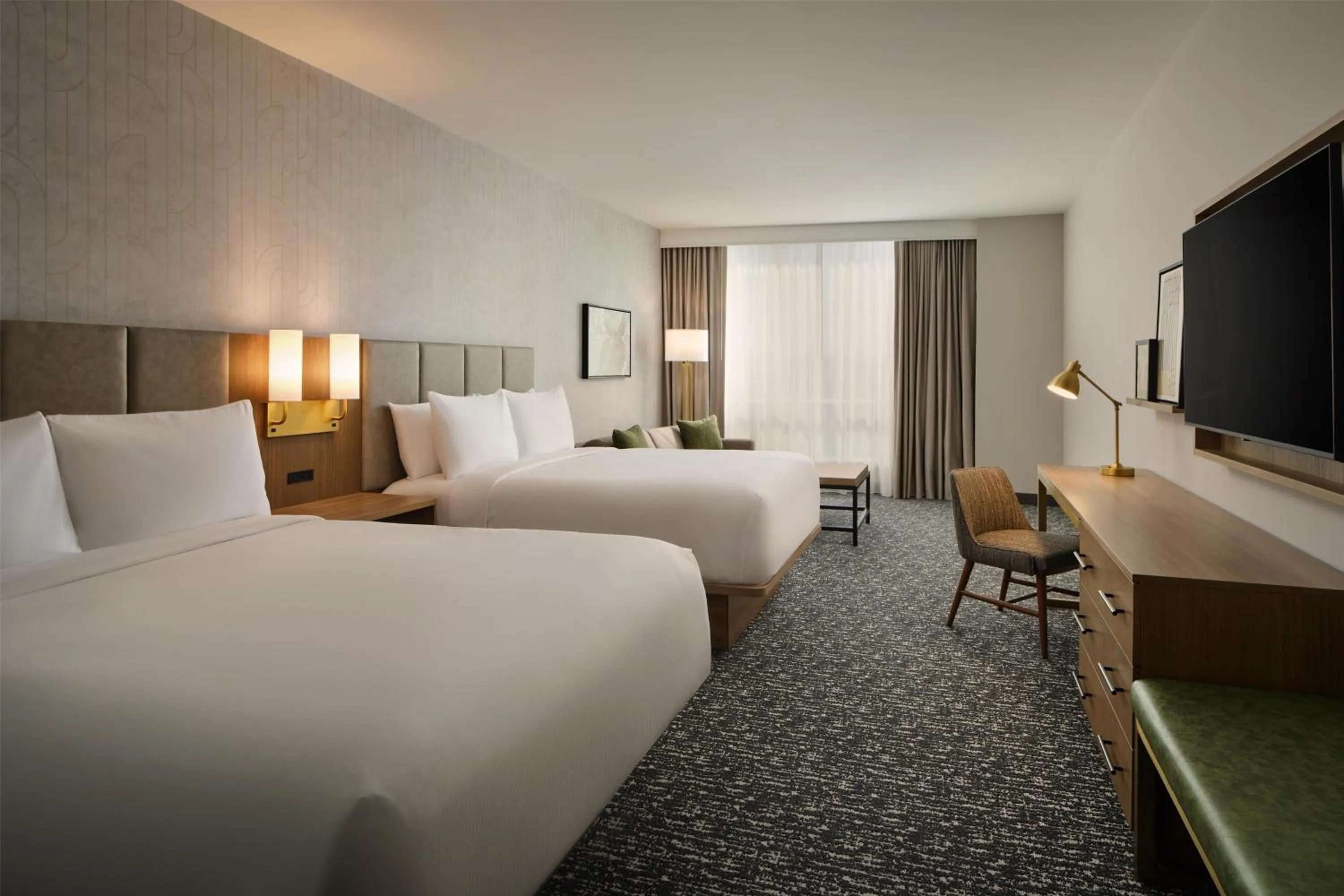 Living room, Bed in Doubletree By Hilton Greenville Airport