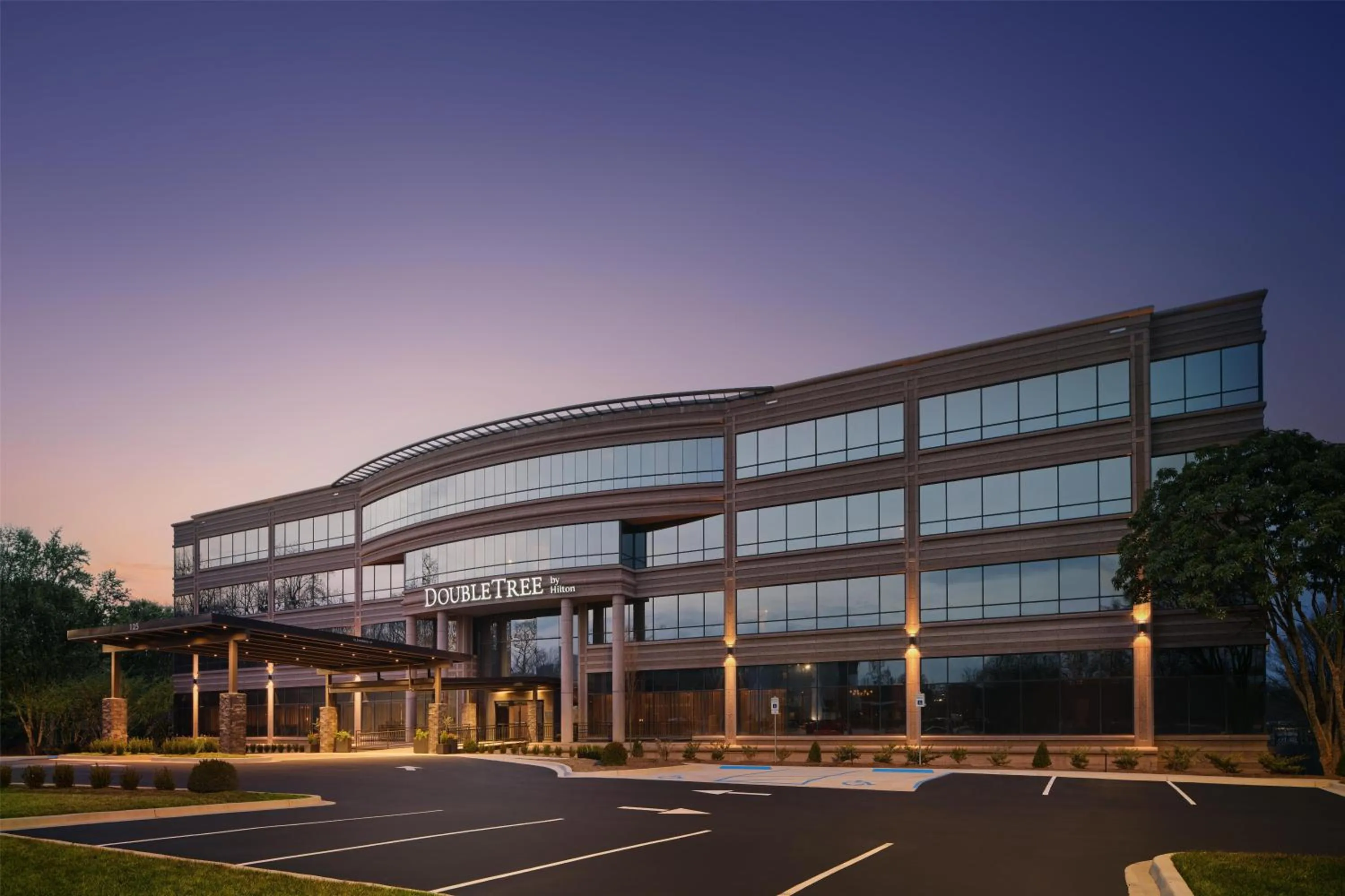 Property building in Doubletree By Hilton Greenville Airport