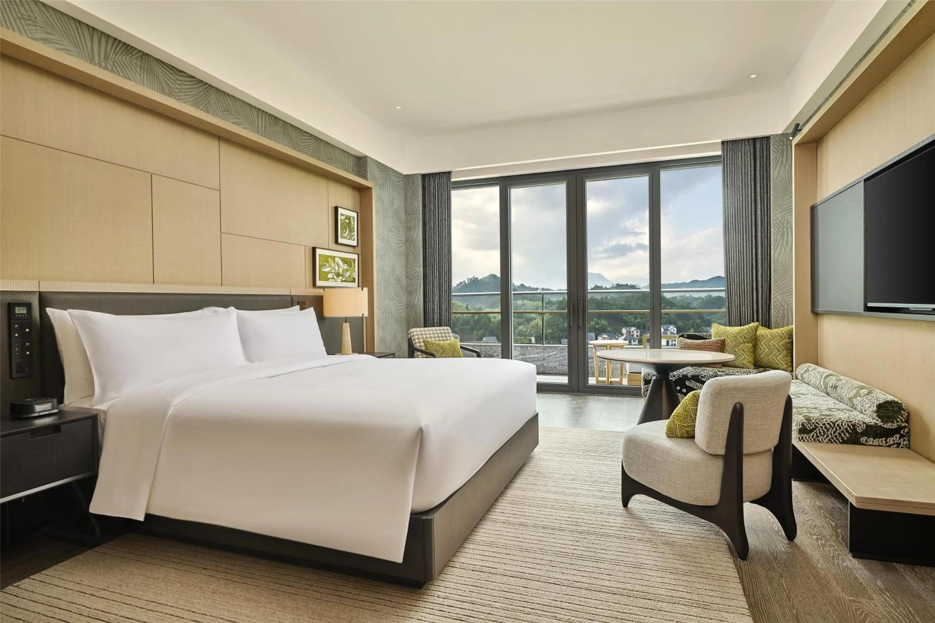 Bed in Shu Hua Hotel Tianmu Mountain, Curio Collection By Hilton