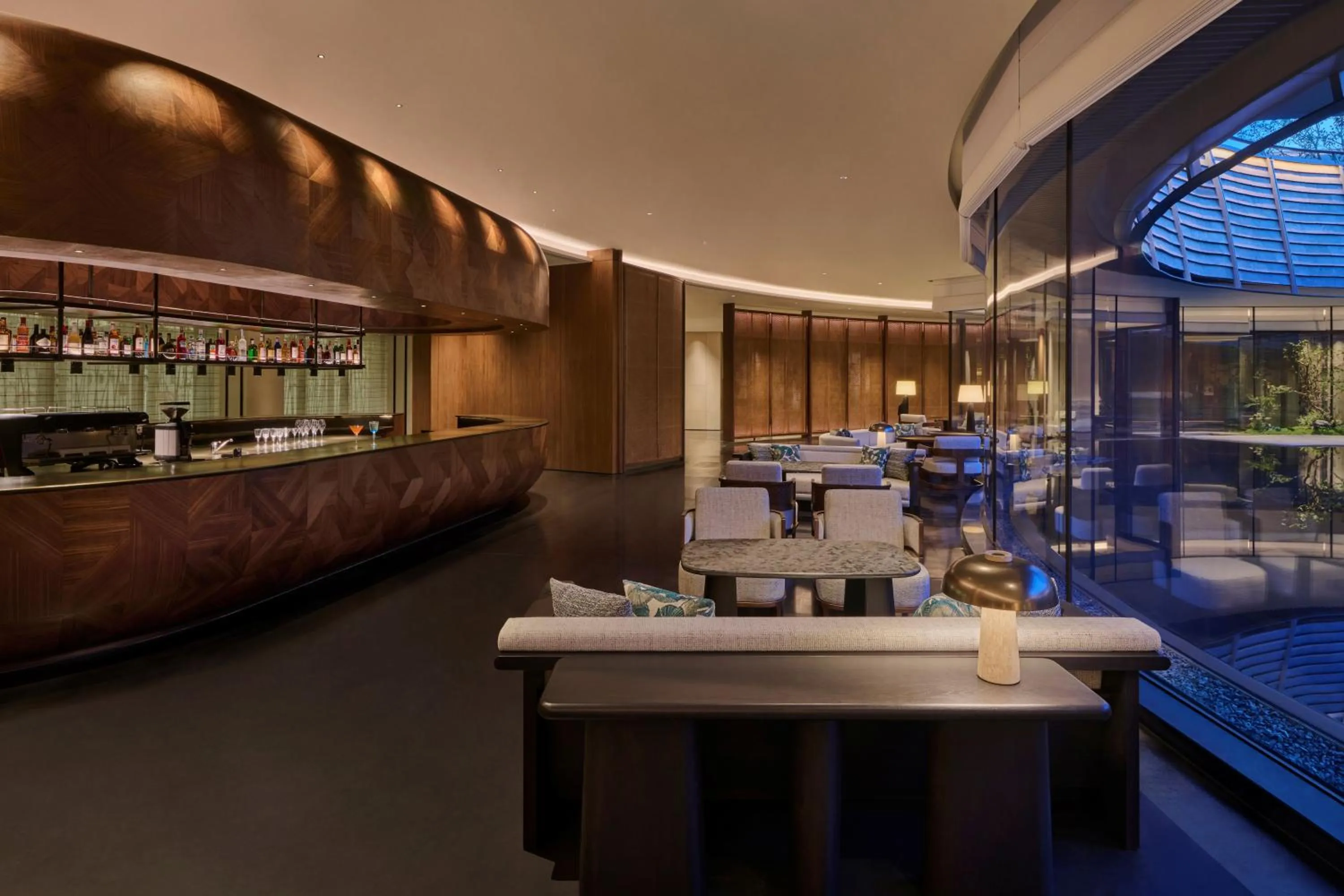 Lounge or bar in Shu Hua Hotel Tianmu Mountain, Curio Collection By Hilton