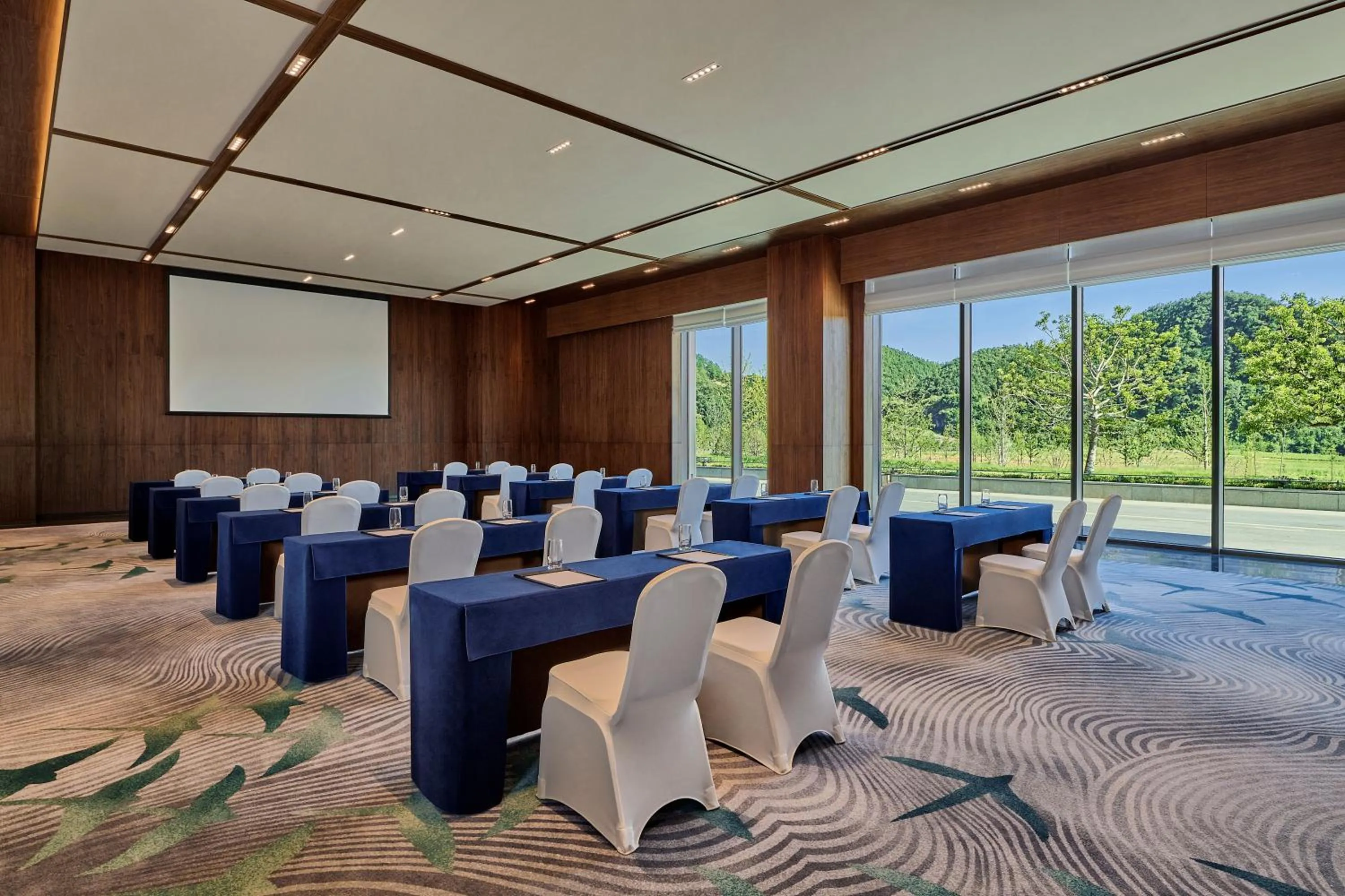 Meeting/conference room in Shu Hua Hotel Tianmu Mountain, Curio Collection By Hilton