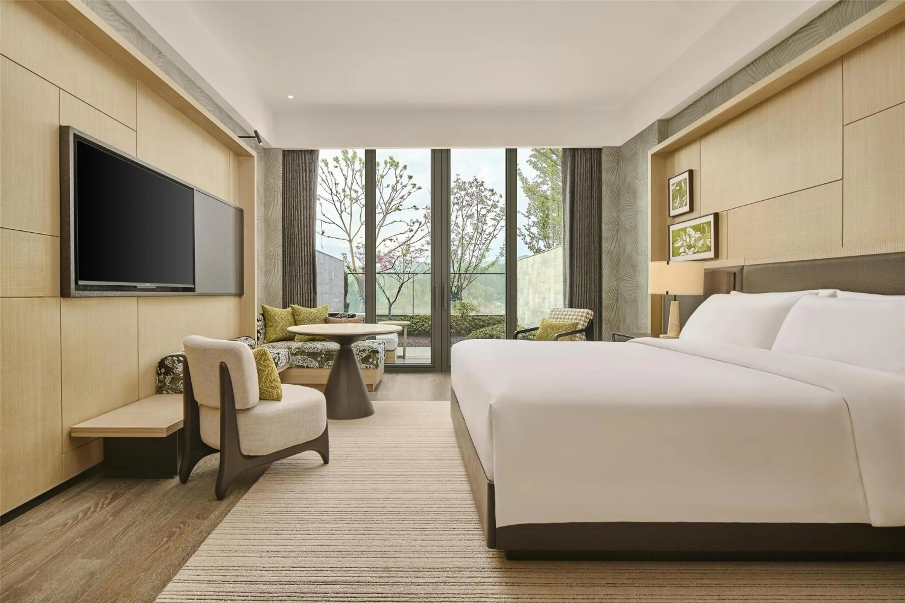 Bed in Shu Hua Hotel Tianmu Mountain, Curio Collection By Hilton