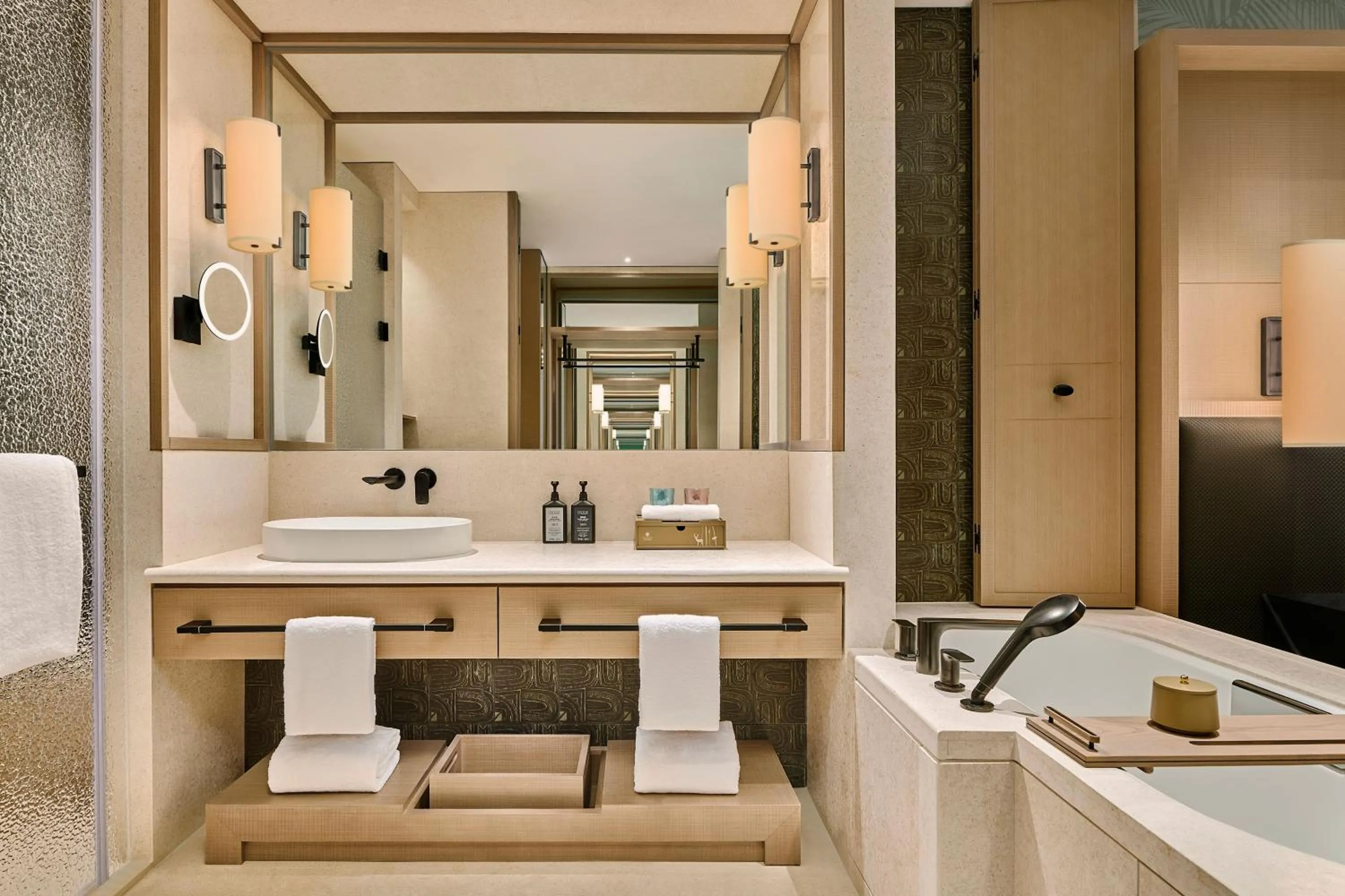 Bathroom in Shu Hua Hotel Tianmu Mountain, Curio Collection By Hilton