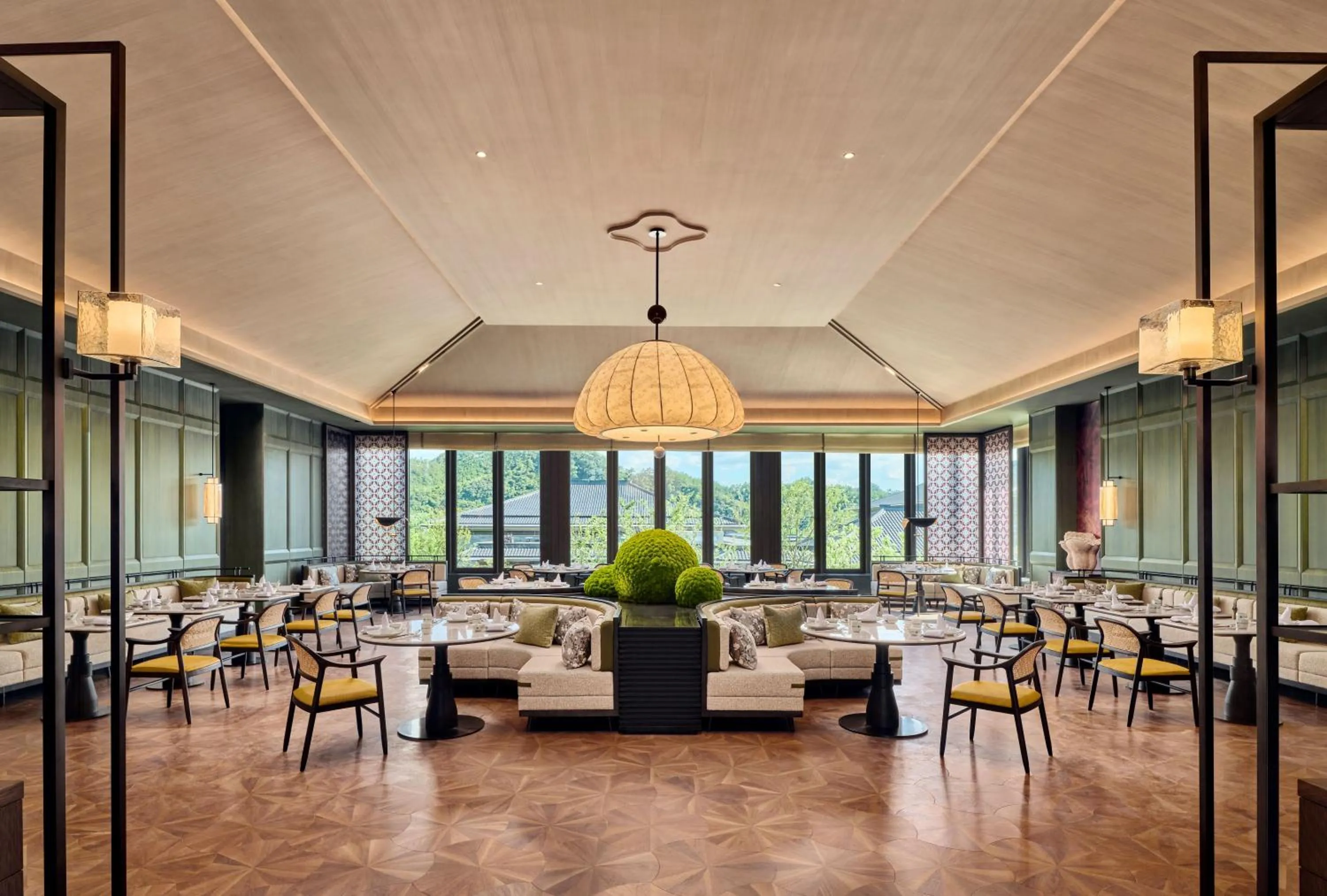 Restaurant/places to eat in Shu Hua Hotel Tianmu Mountain, Curio Collection By Hilton