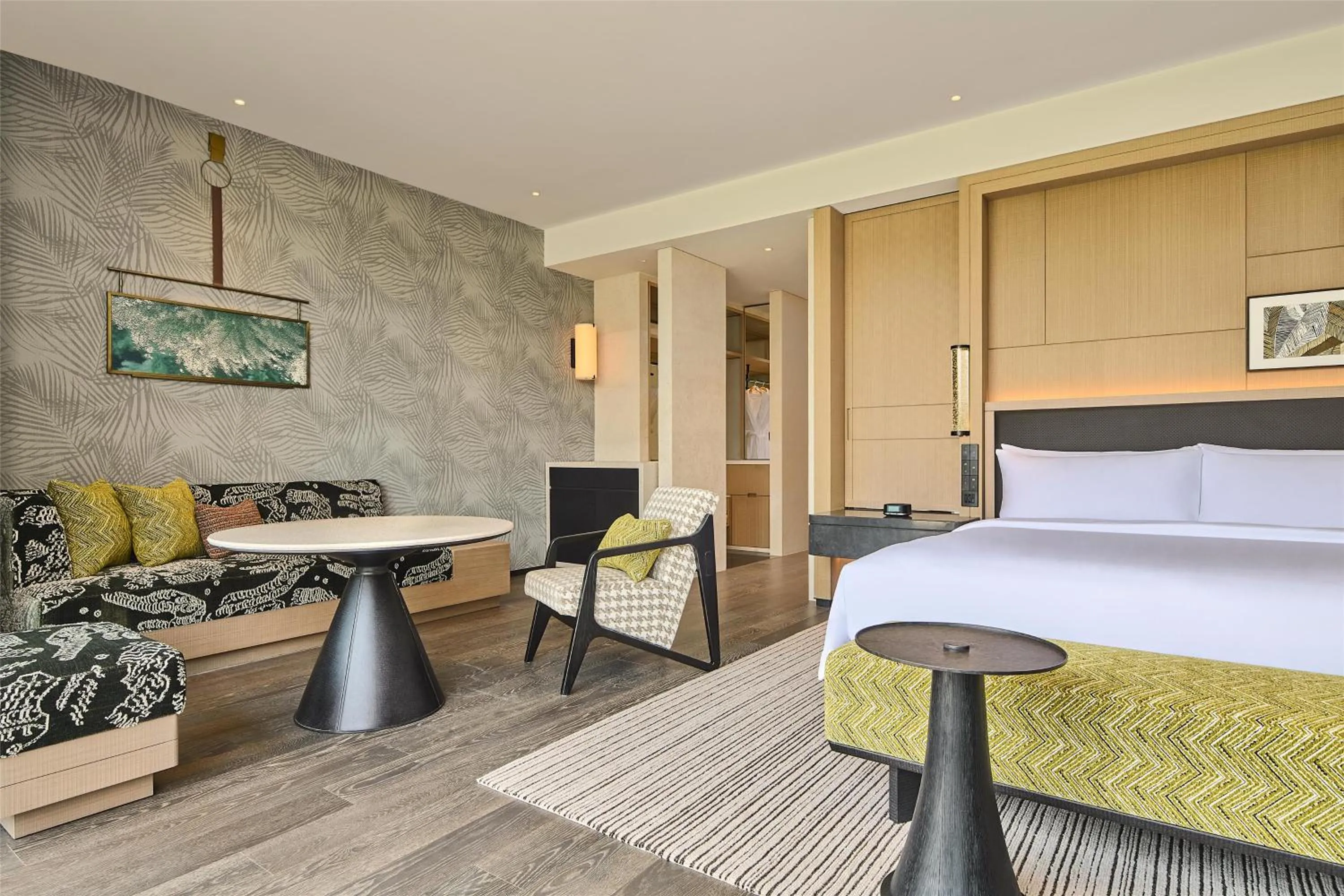 Living room, Bed in Shu Hua Hotel Tianmu Mountain, Curio Collection By Hilton