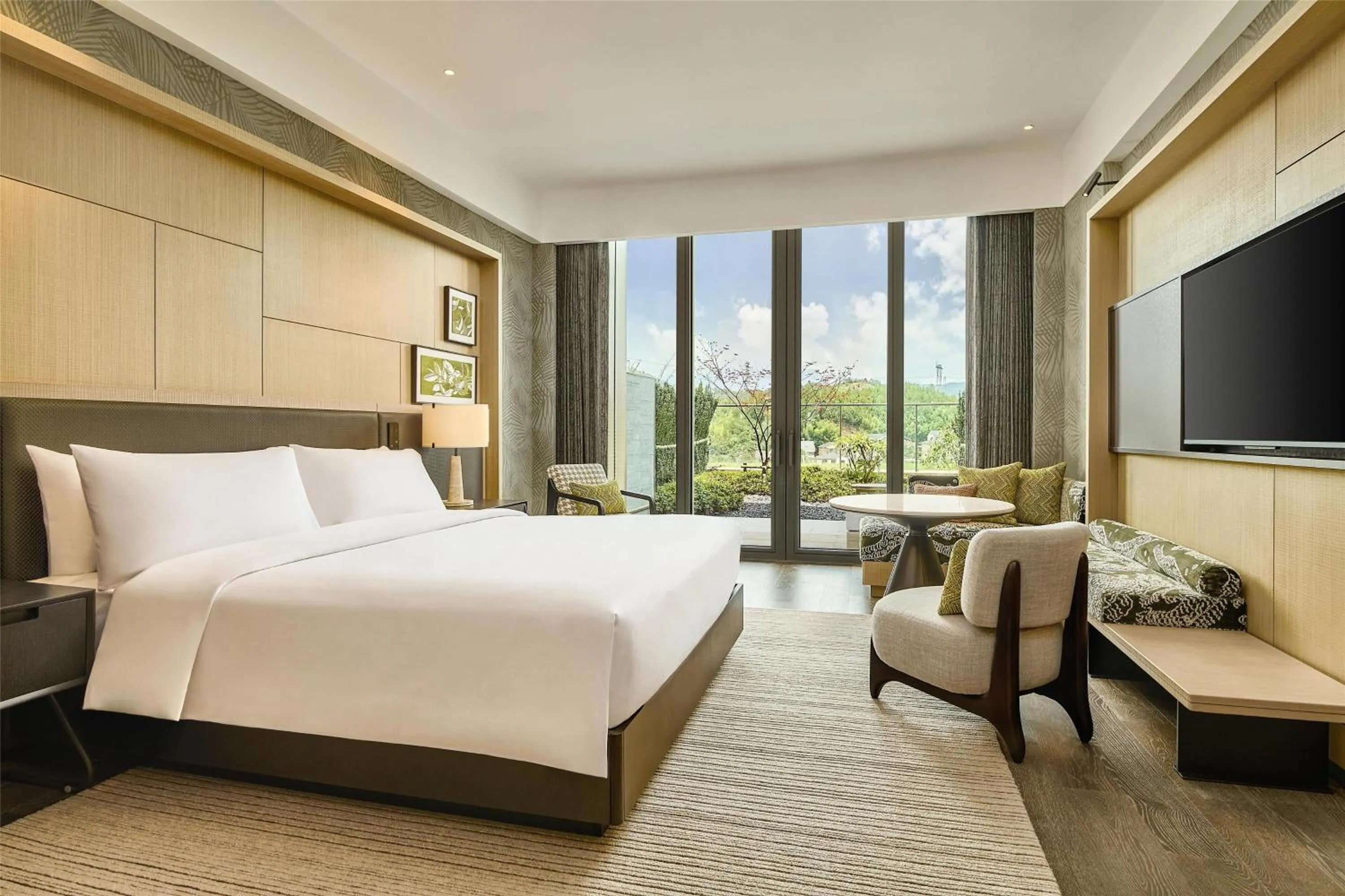 Bed in Shu Hua Hotel Tianmu Mountain, Curio Collection By Hilton