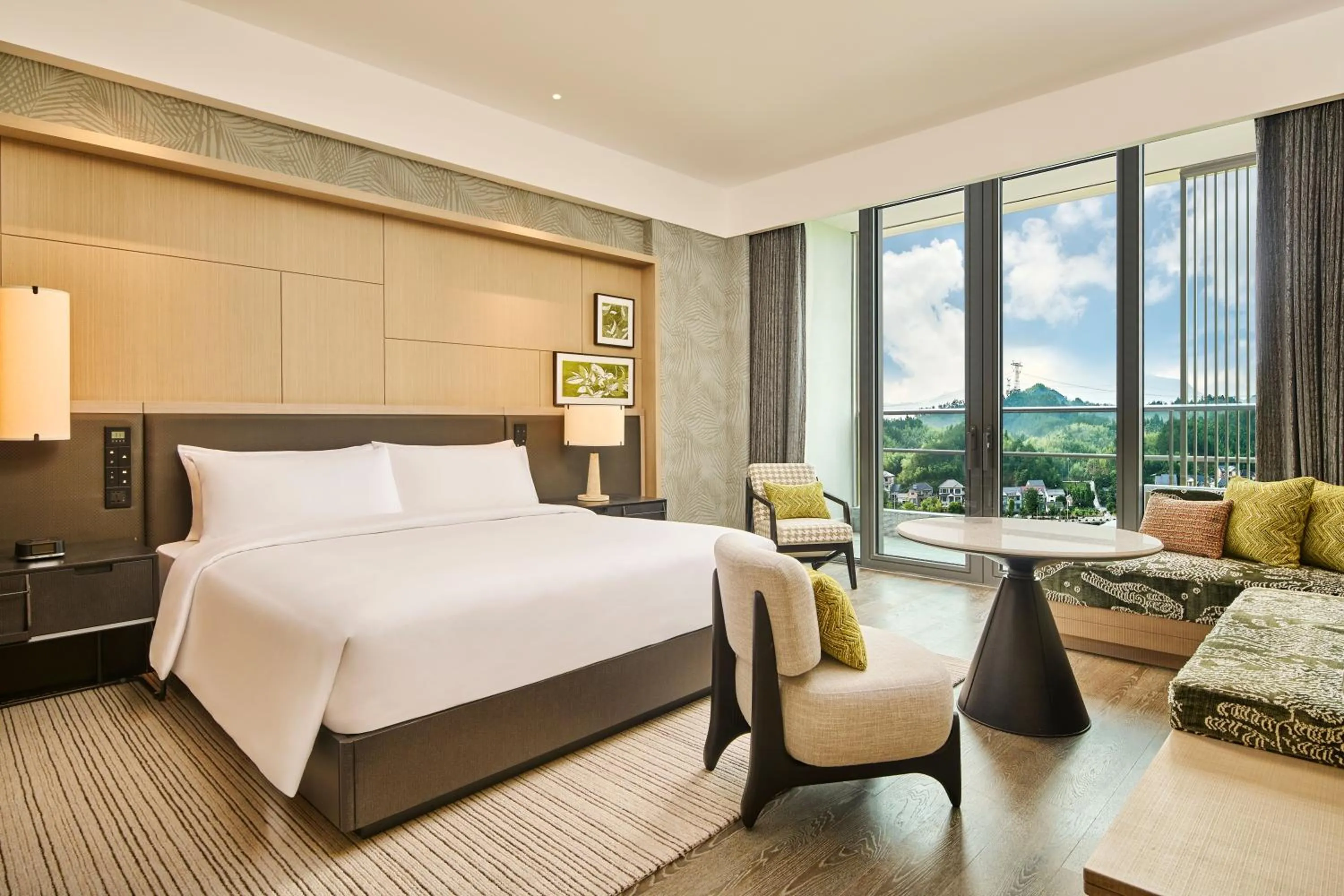 Bed in Shu Hua Hotel Tianmu Mountain, Curio Collection By Hilton