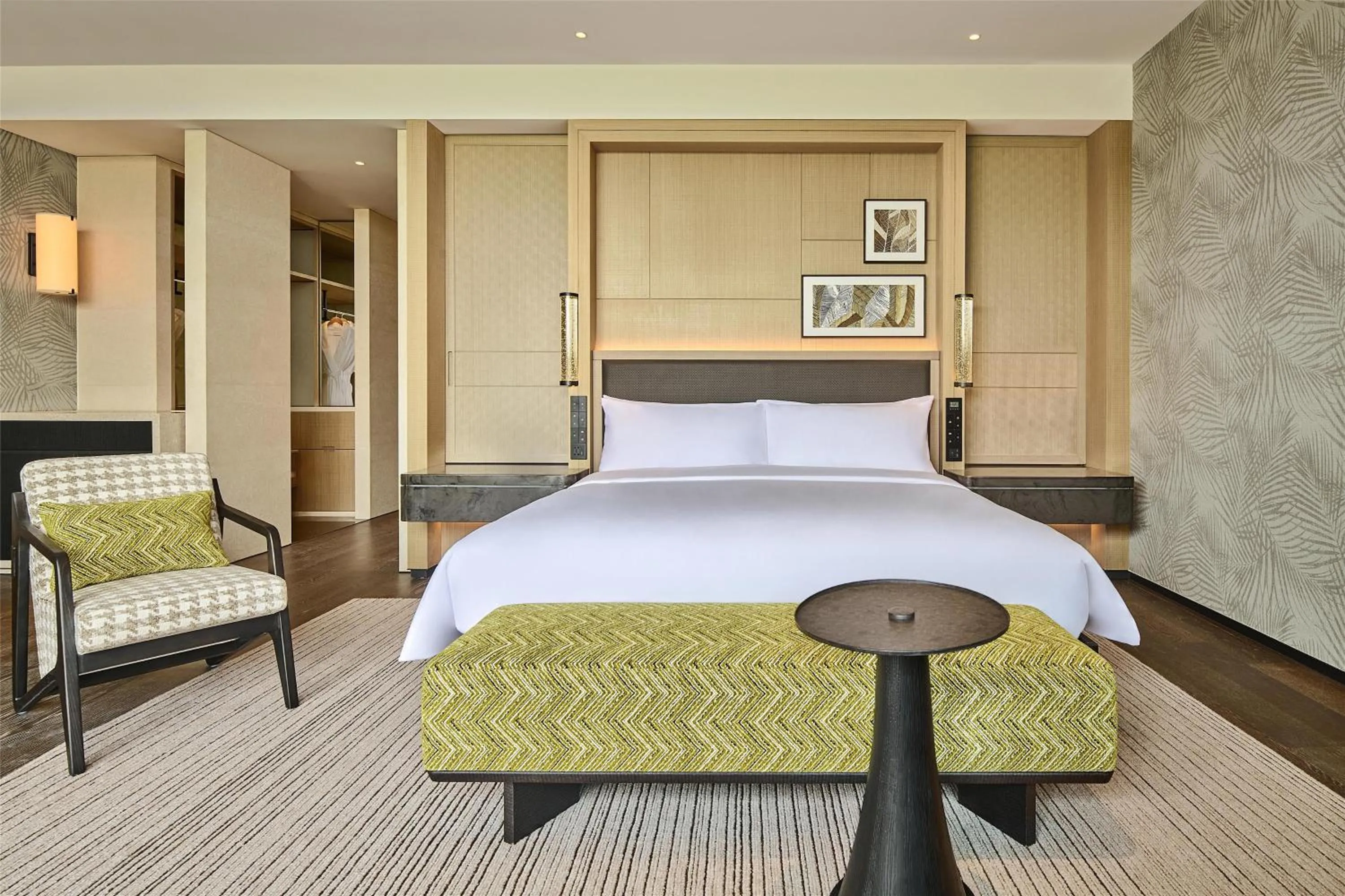 Bed in Shu Hua Hotel Tianmu Mountain, Curio Collection By Hilton