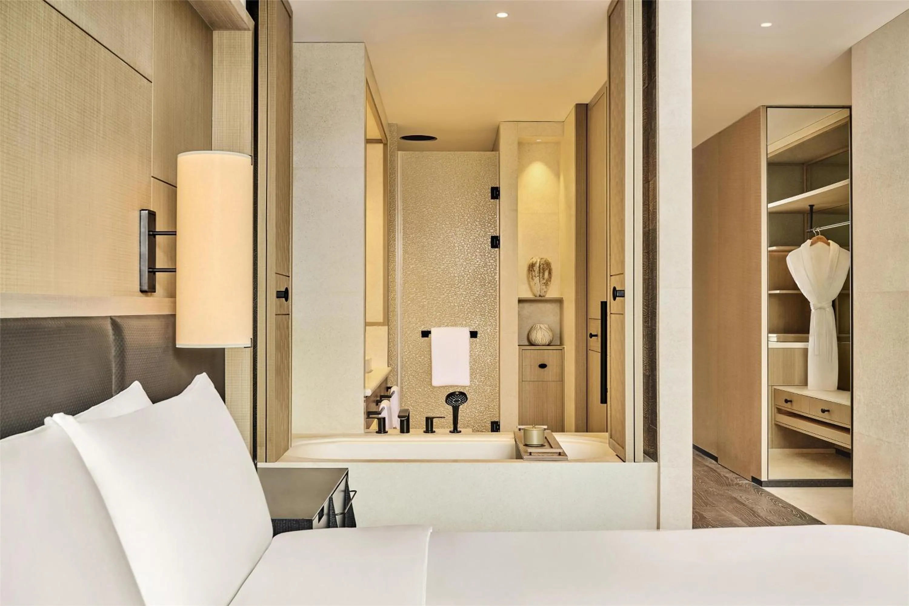 Bed in Shu Hua Hotel Tianmu Mountain, Curio Collection By Hilton