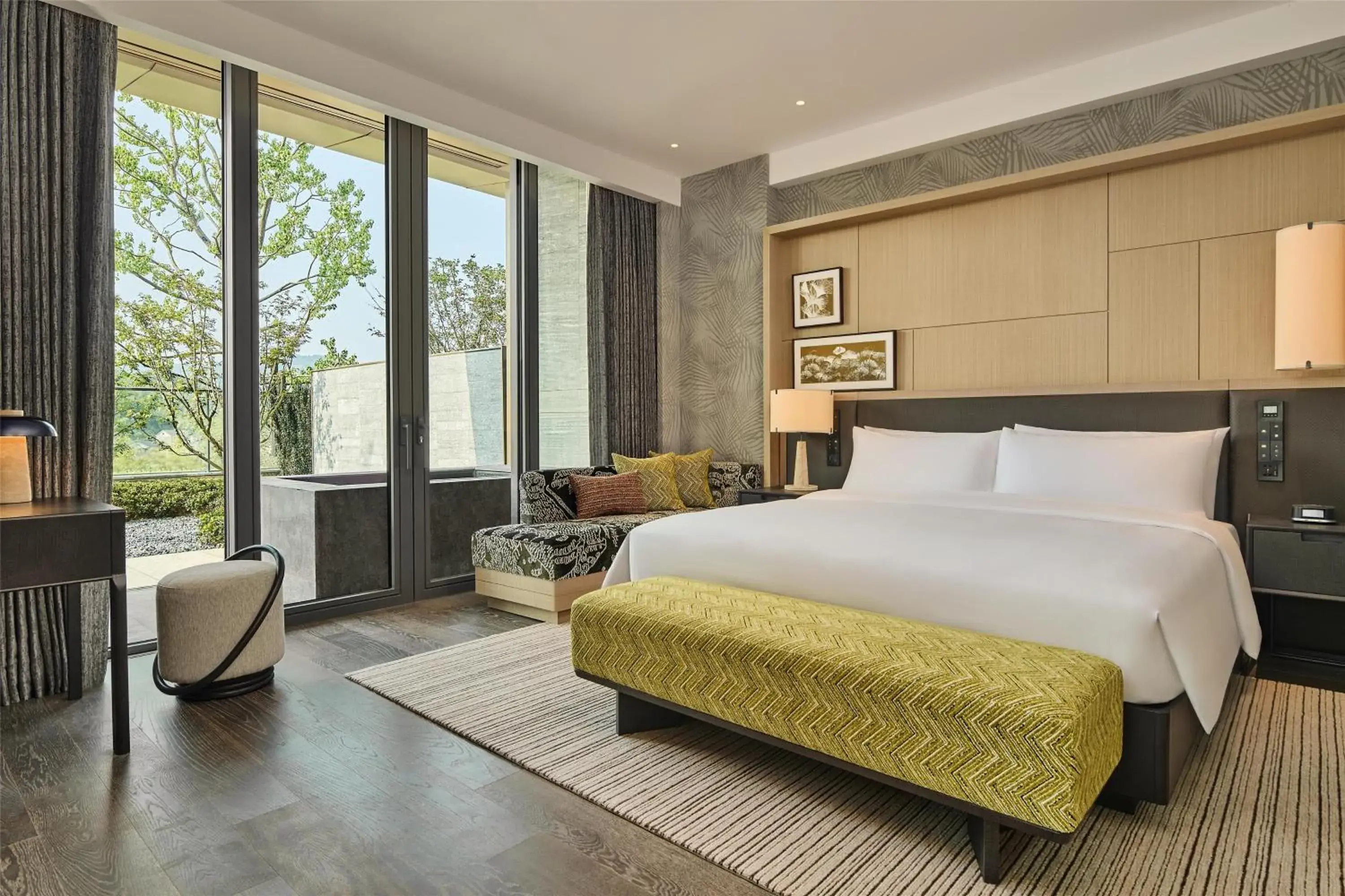 Premium King Suite with Bath Tub in Shu Hua Hotel Tianmu Mountain, Curio Collection By Hilton Premium King Suite with Bath Tub in Shu Hua Hotel Tianmu Mountain, Curio Collection By Hilton