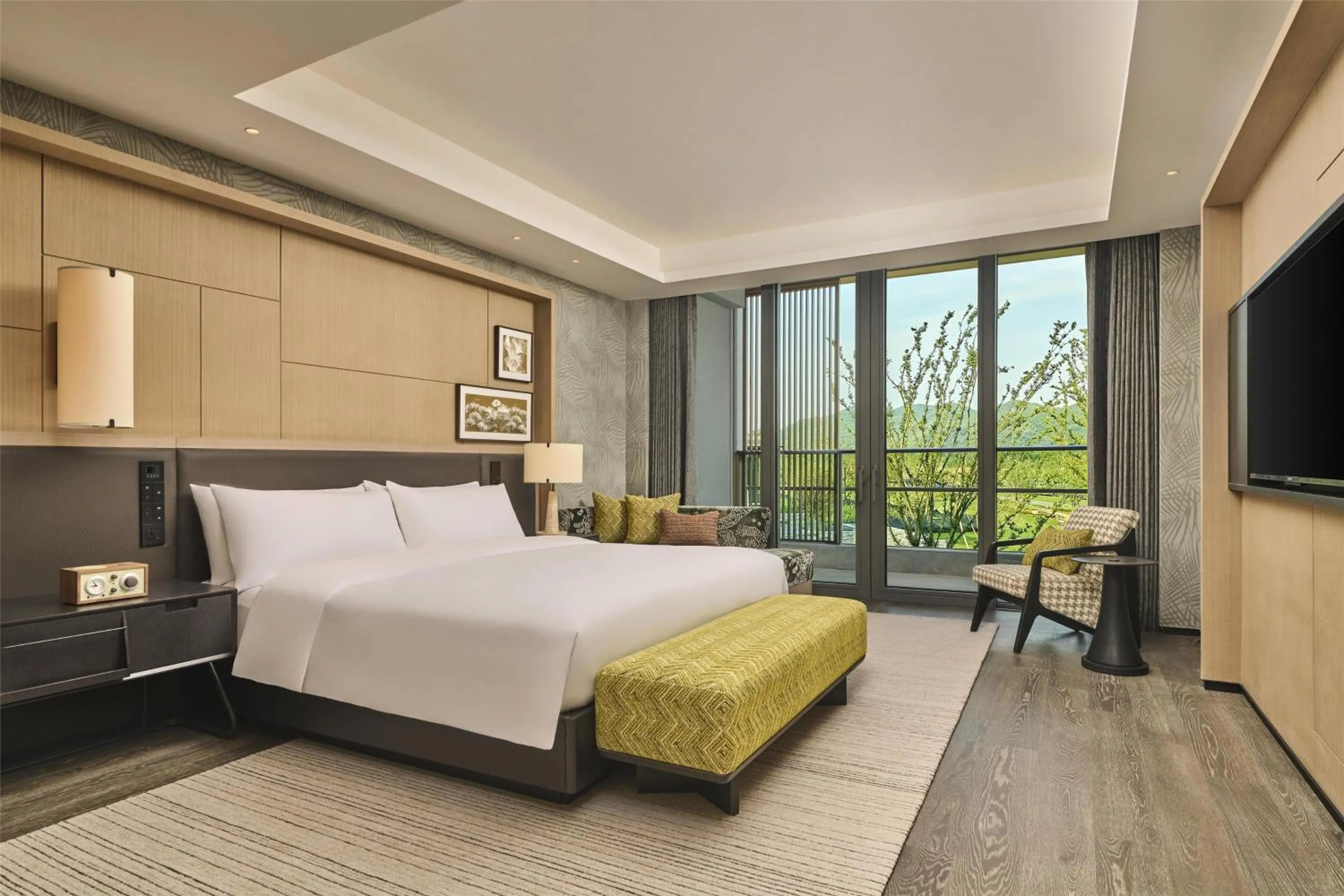 Bed in Shu Hua Hotel Tianmu Mountain, Curio Collection By Hilton
