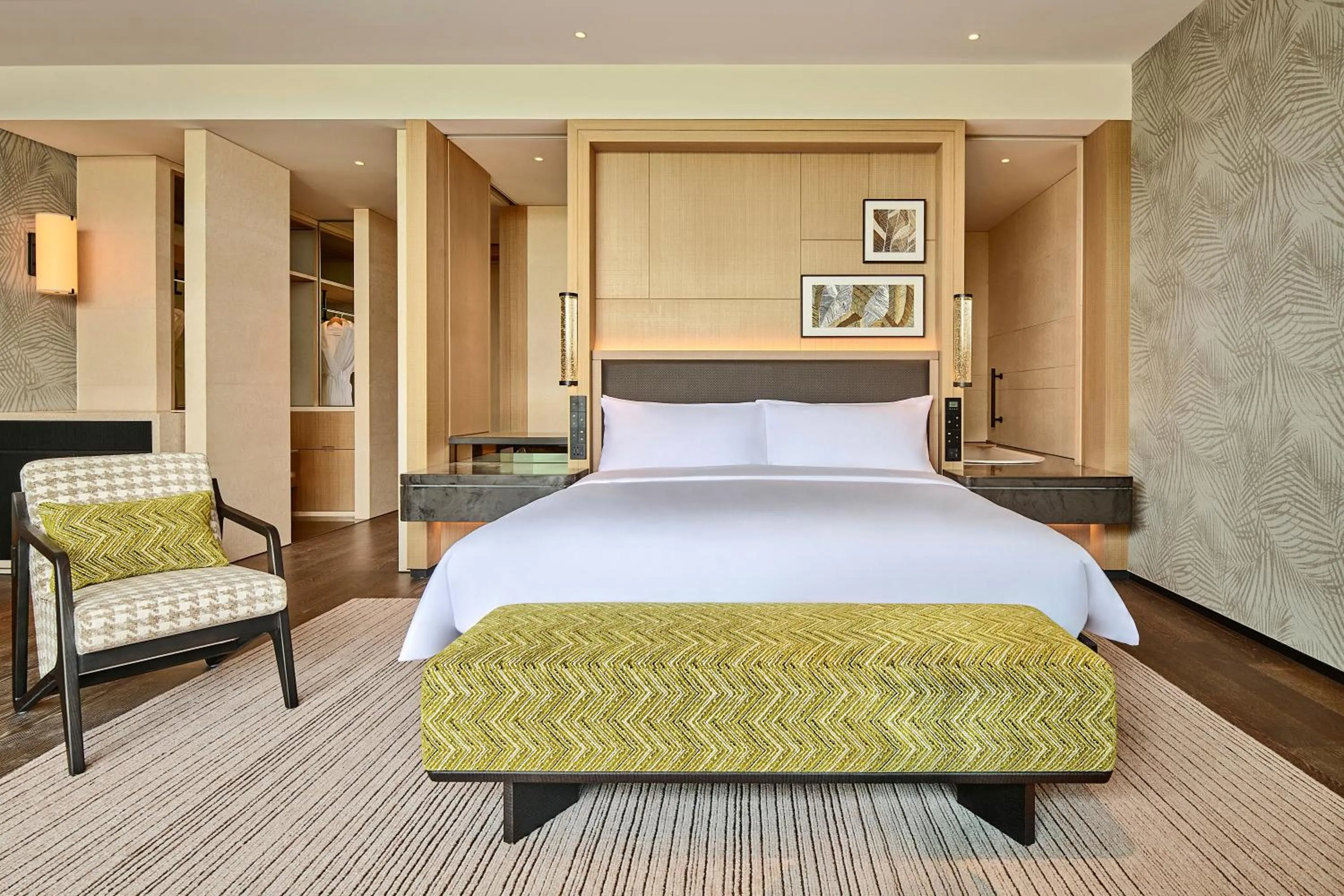 Bed in Shu Hua Hotel Tianmu Mountain, Curio Collection By Hilton