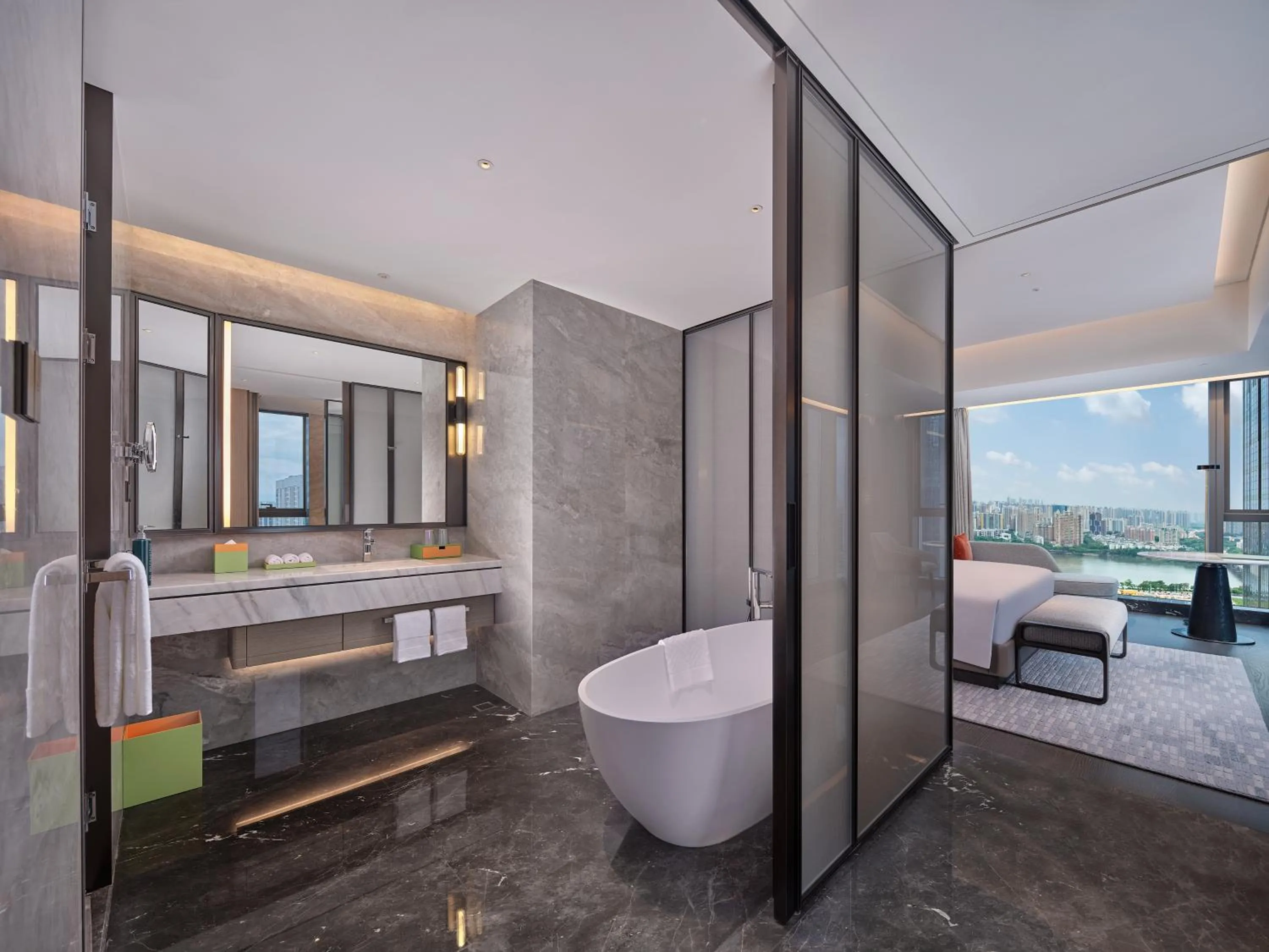 Toilet, Bed in Hilton Huizhou