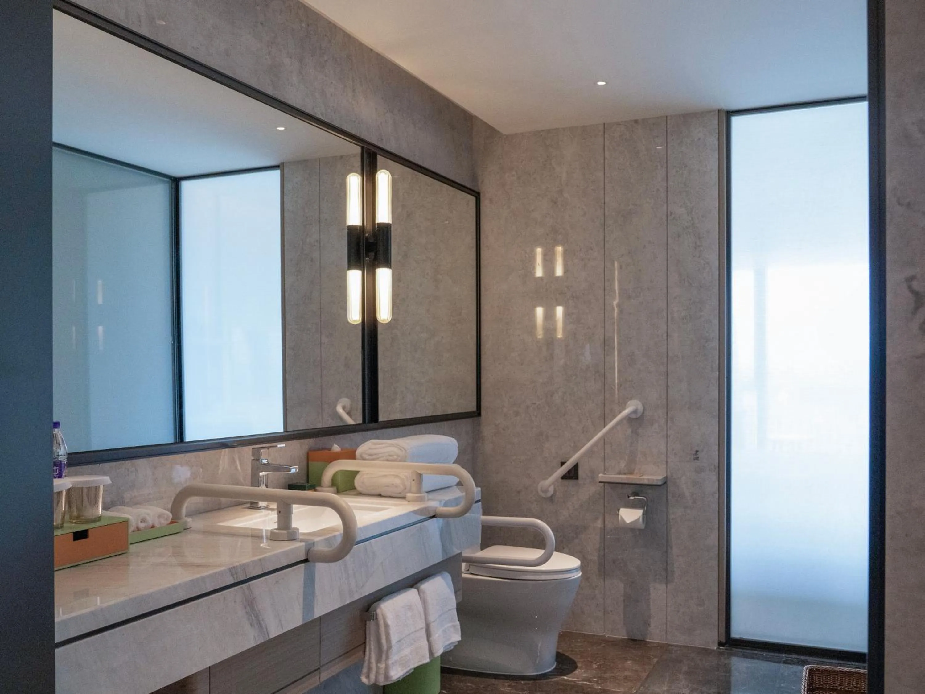 Toilet in Hilton Huizhou