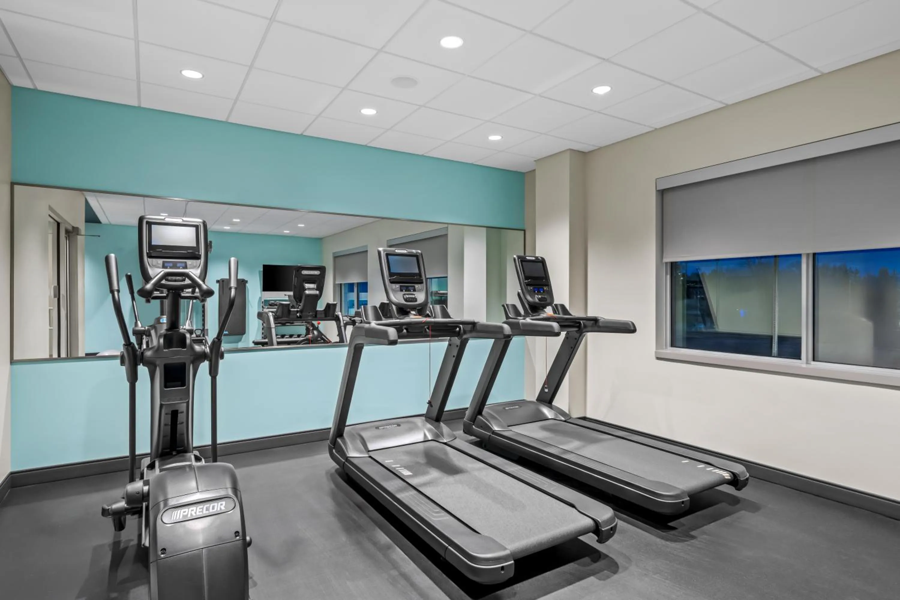 Fitness centre/facilities in Tru By Hilton Oshawa