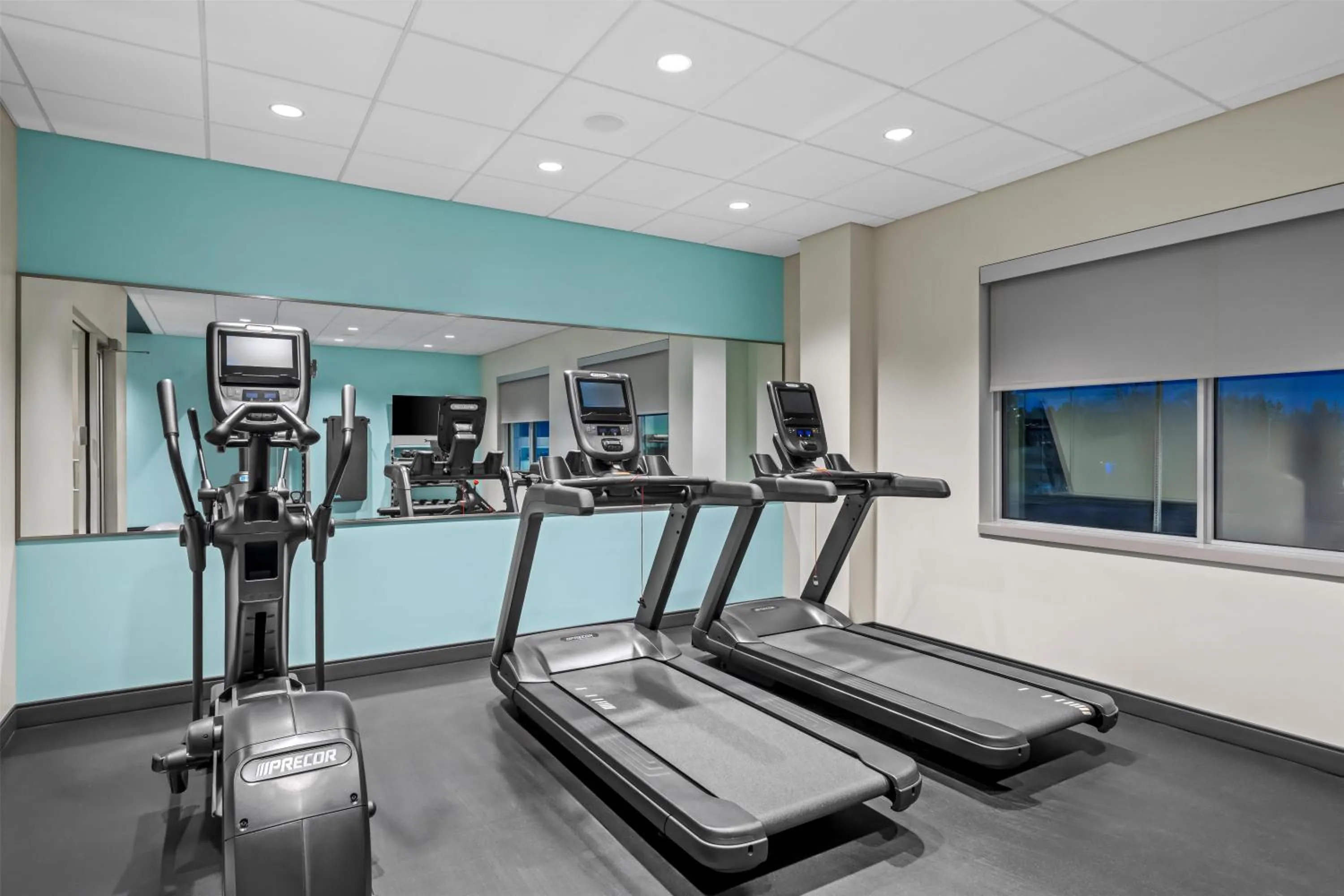 Fitness centre/facilities in Tru By Hilton Oshawa