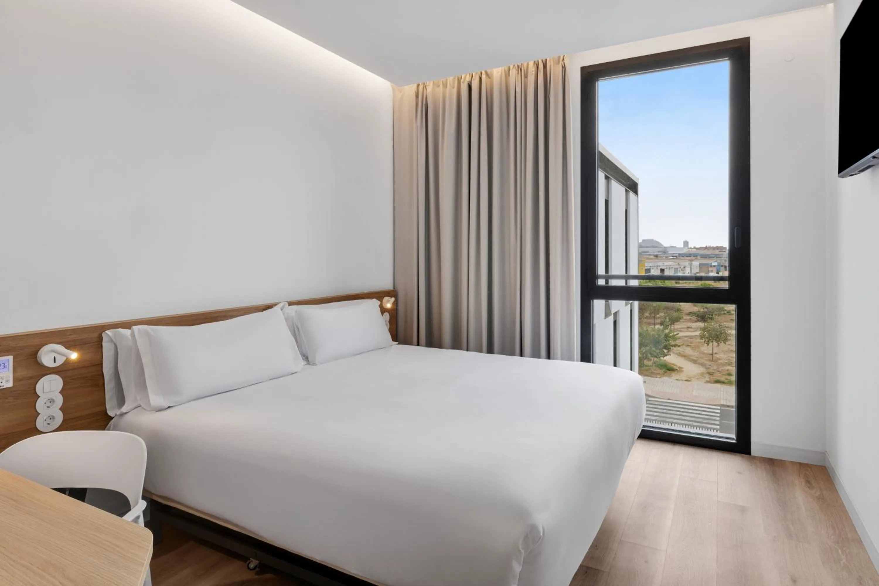 Bed in B&B HOTEL Alicante Aeropuerto