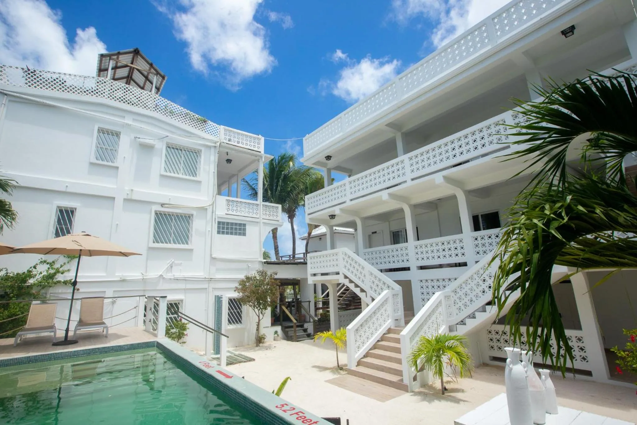 Swimming pool in Treetops Hotel