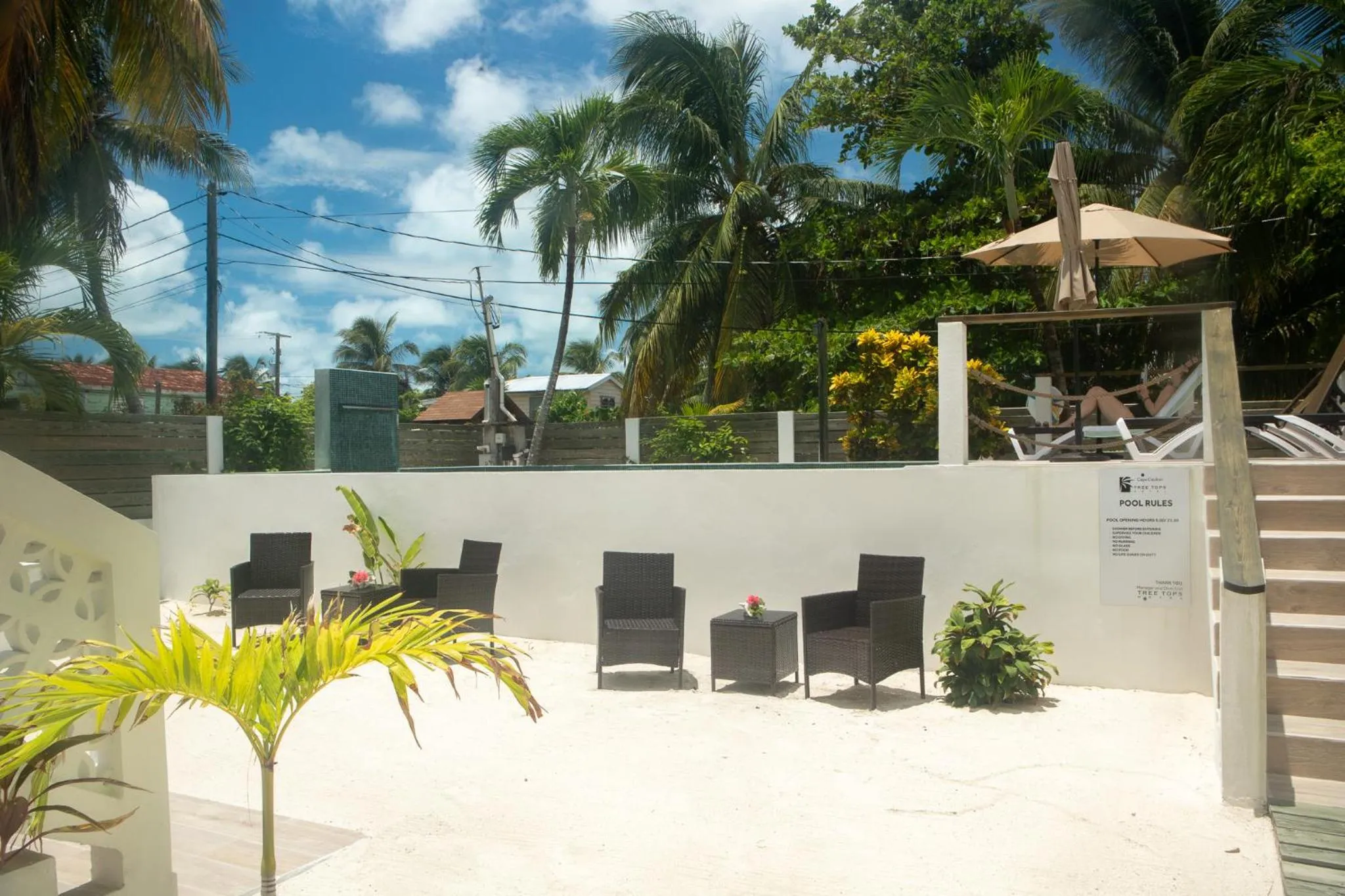 Swimming pool in Treetops Hotel