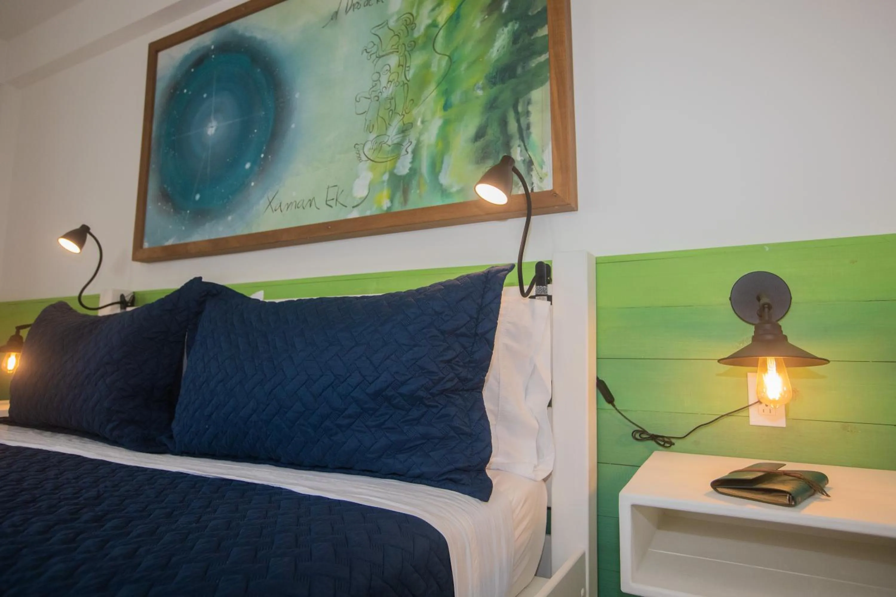 Bedroom, Bed in Treetops Hotel