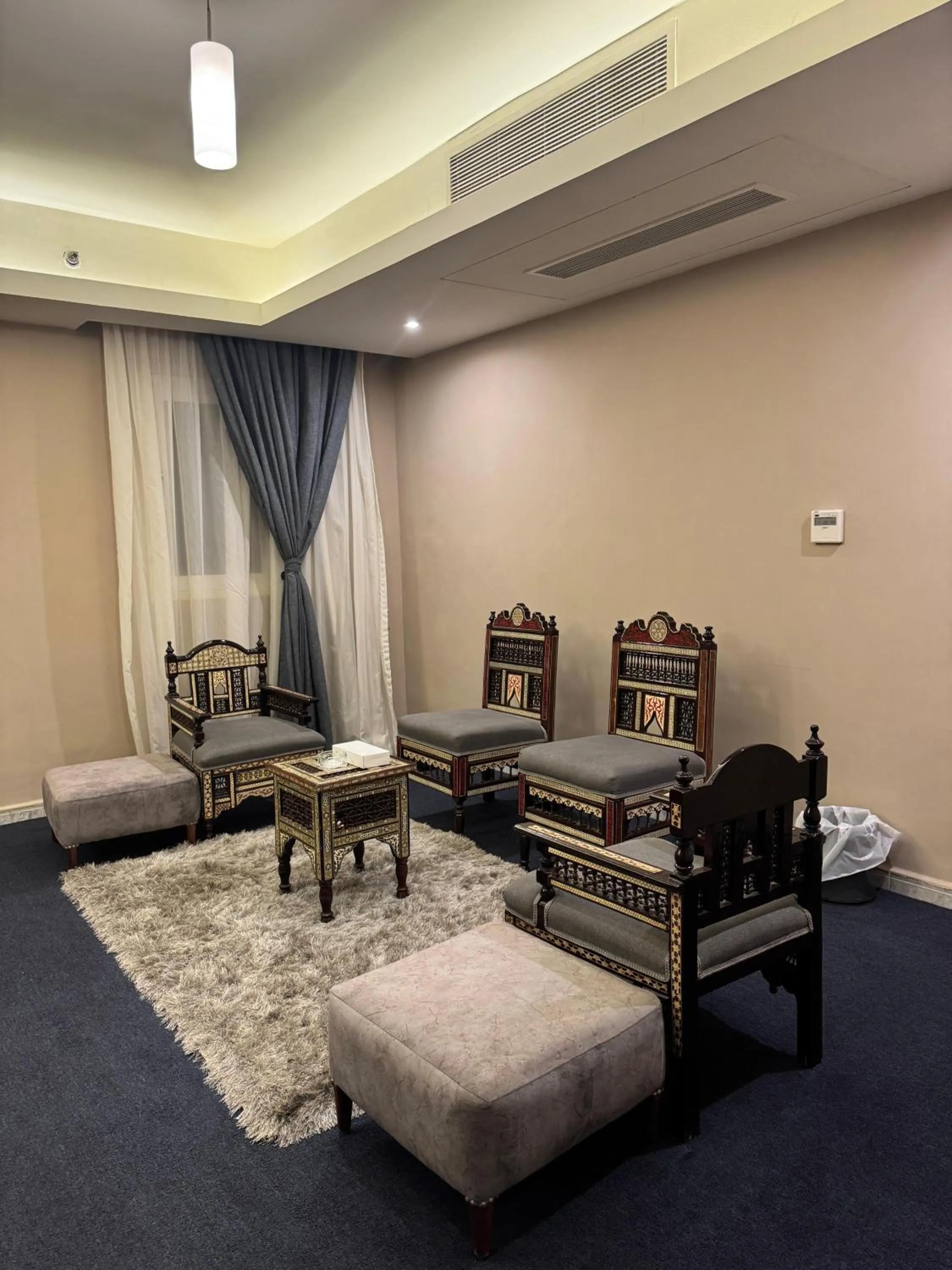 Living room, Bed in New Marwa Palace