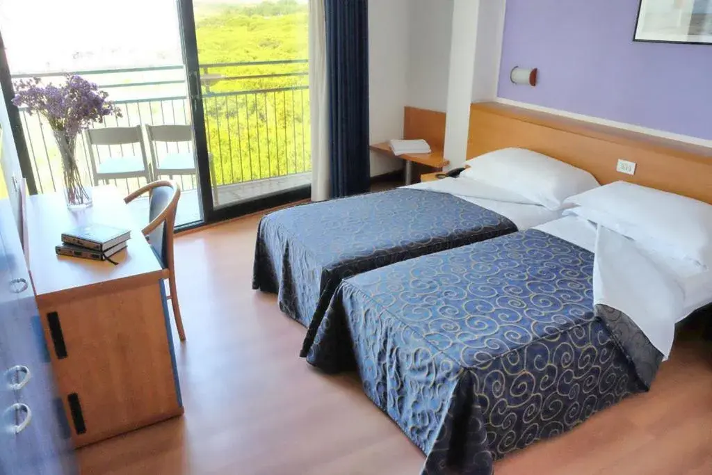 Twin Room with Partial Sea View in Hotel Fenix Twin Room with Partial Sea View in Hotel Fenix