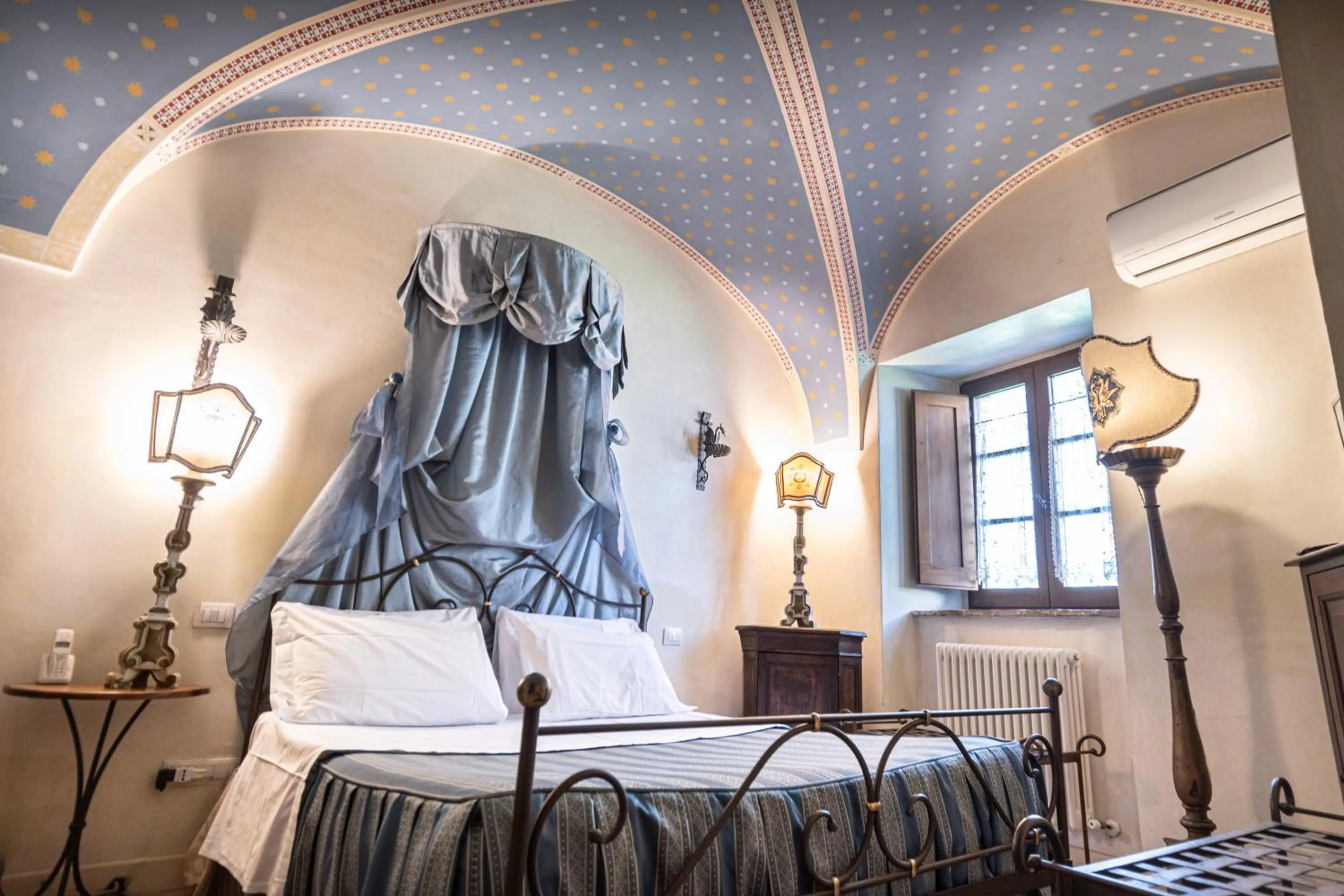 Bed in Residenza D'epoca San Crispino