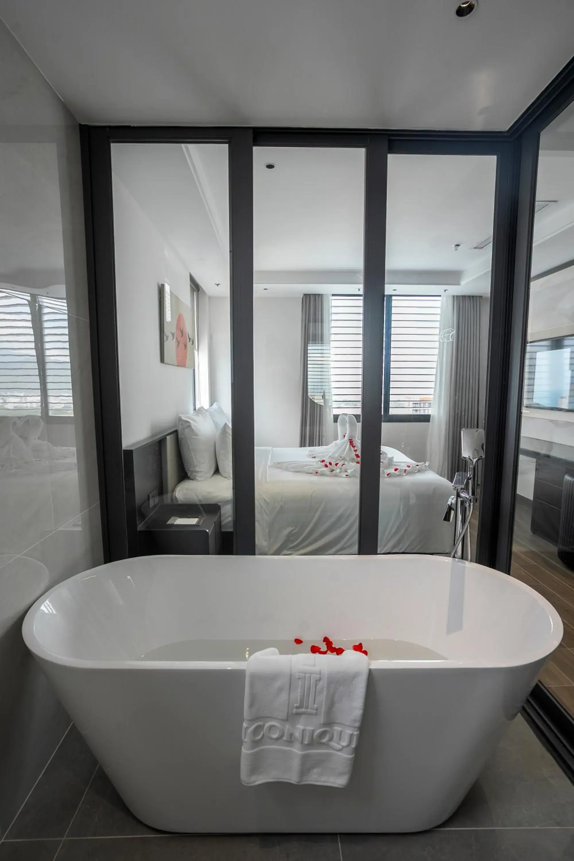 Superior King Room in Iconique Hotel Nha Trang Superior King Room in Iconique Hotel Nha Trang