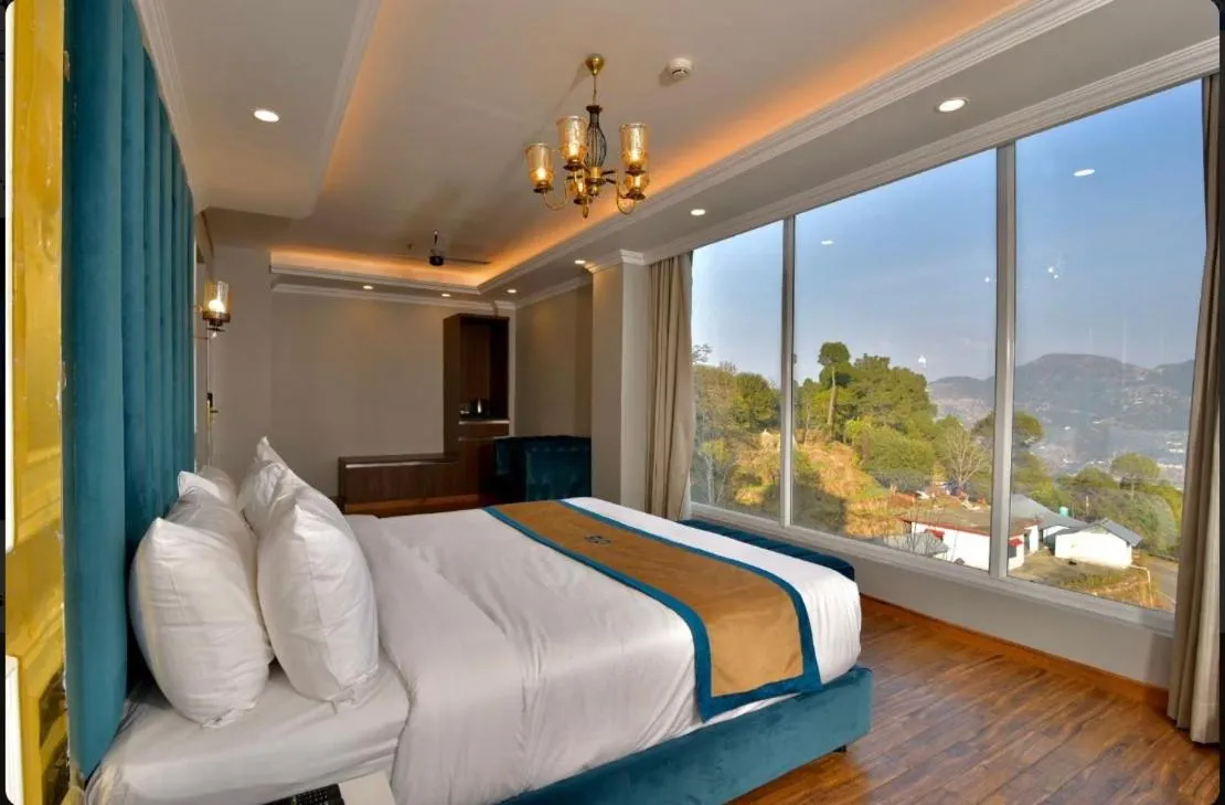 Claret inn by Lawrence Hotels