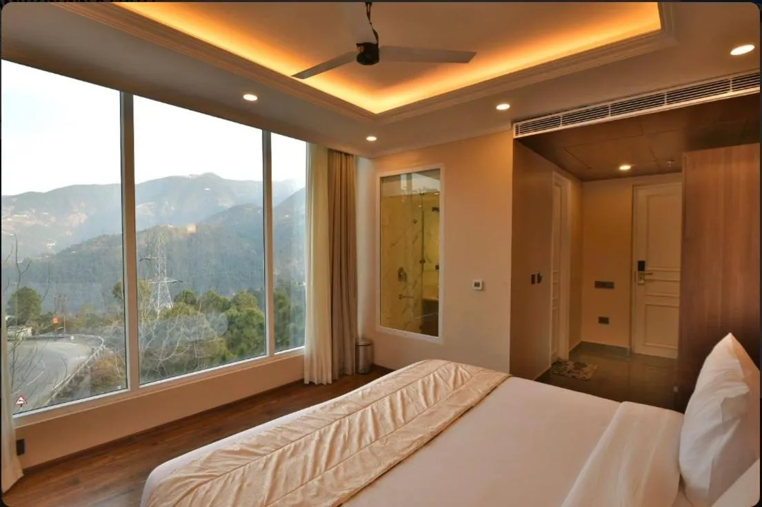 Bed in Claret inn by Lawrence Hotels