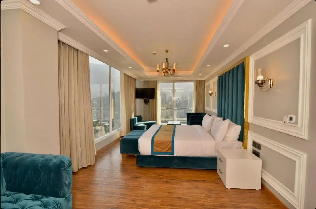 Bed in Claret inn by Lawrence Hotels