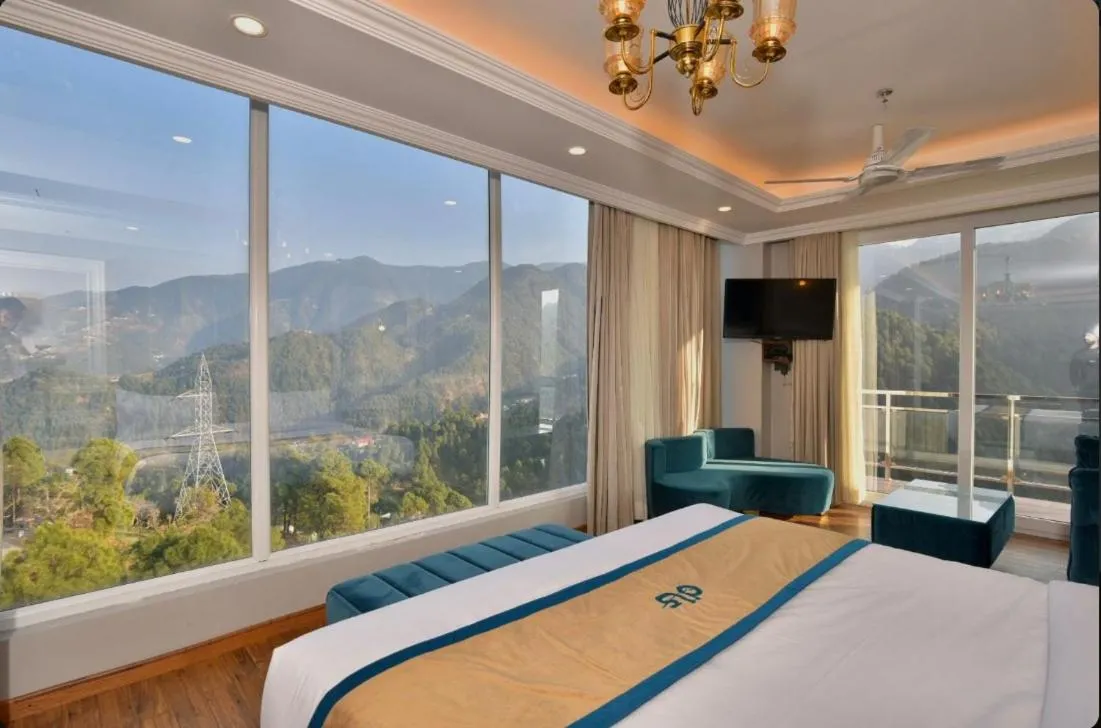 Bed in Claret inn by Lawrence Hotels