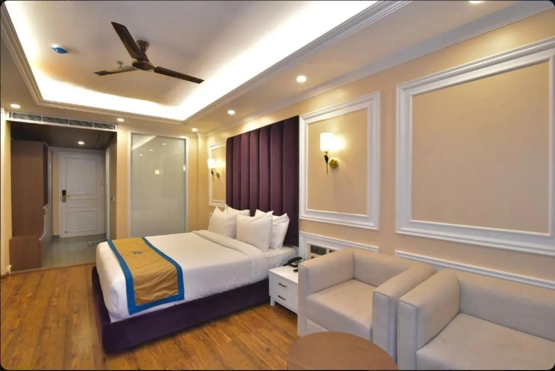 Bed in Claret inn by Lawrence Hotels