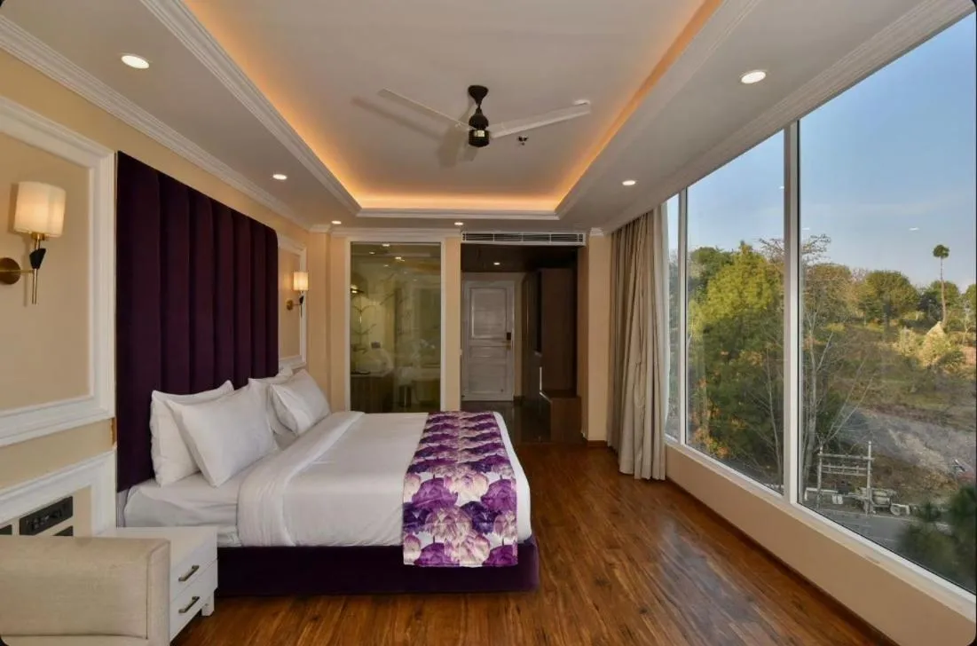 Bed in Claret inn by Lawrence Hotels