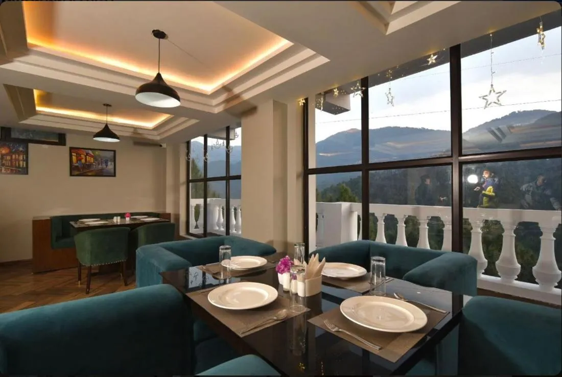 Claret inn by Lawrence Hotels
