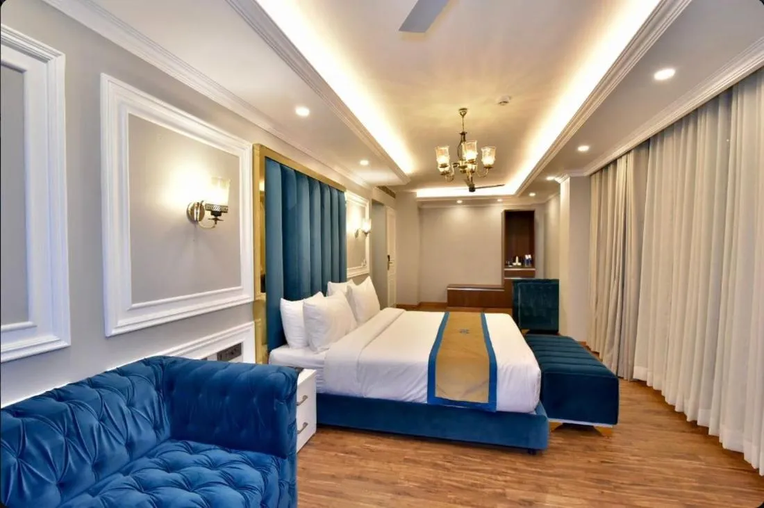 Claret inn by Lawrence Hotels