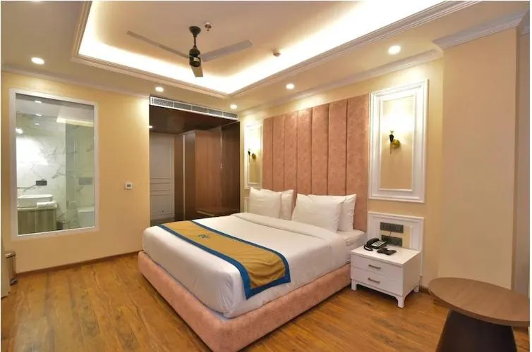 Bed in Claret inn by Lawrence Hotels