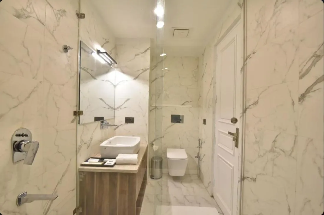 Claret inn by Lawrence Hotels