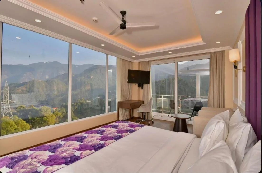 Bed in Claret inn by Lawrence Hotels