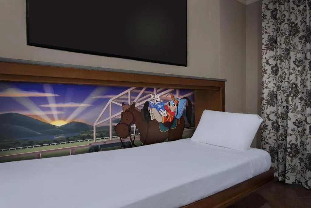 Bed in Disney's Saratoga Springs Resort & Spa