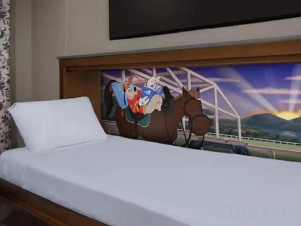 Bed in Disney's Saratoga Springs Resort & Spa