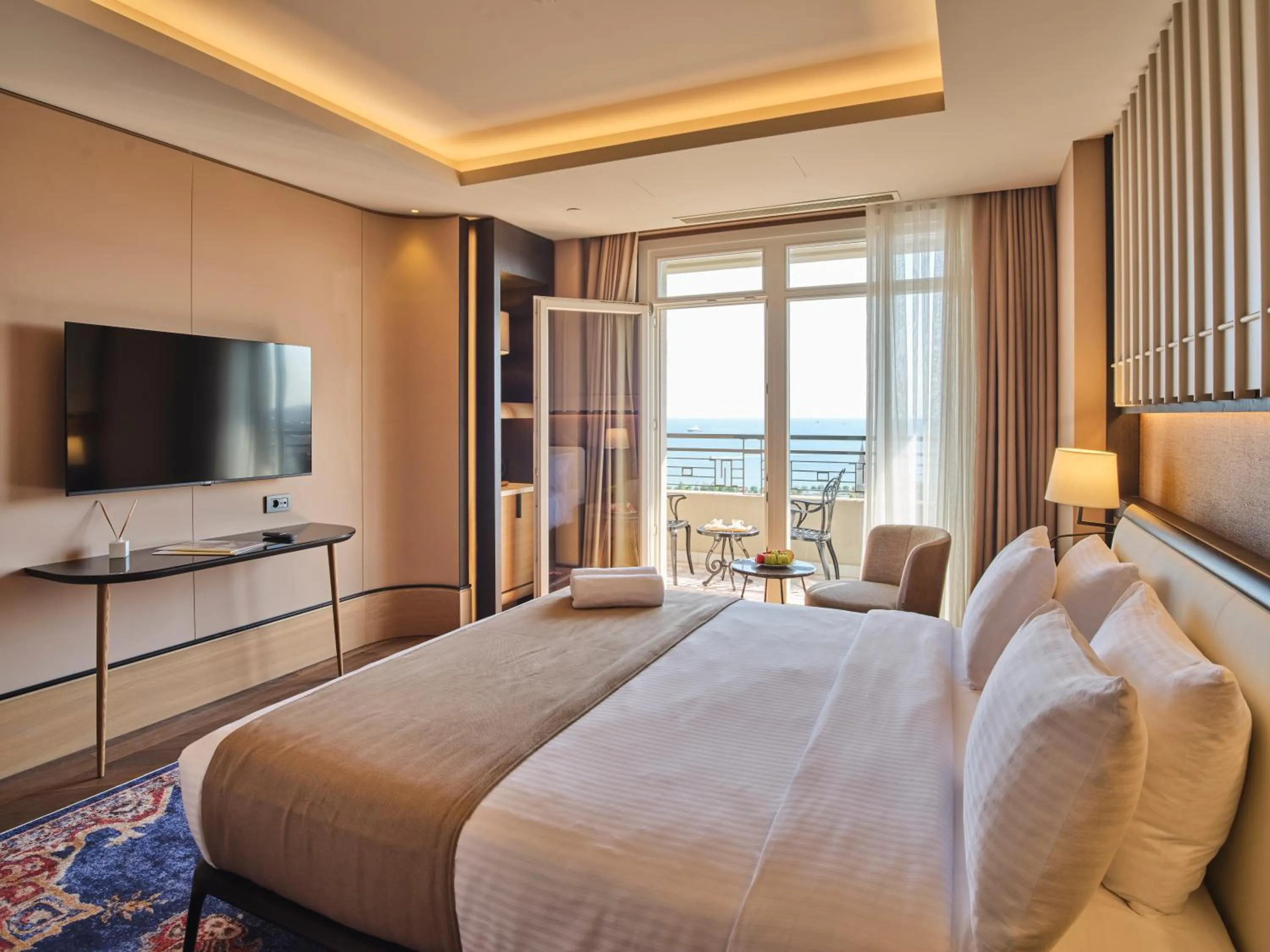 TV and multimedia, Bed in Four-G Hotel Premium