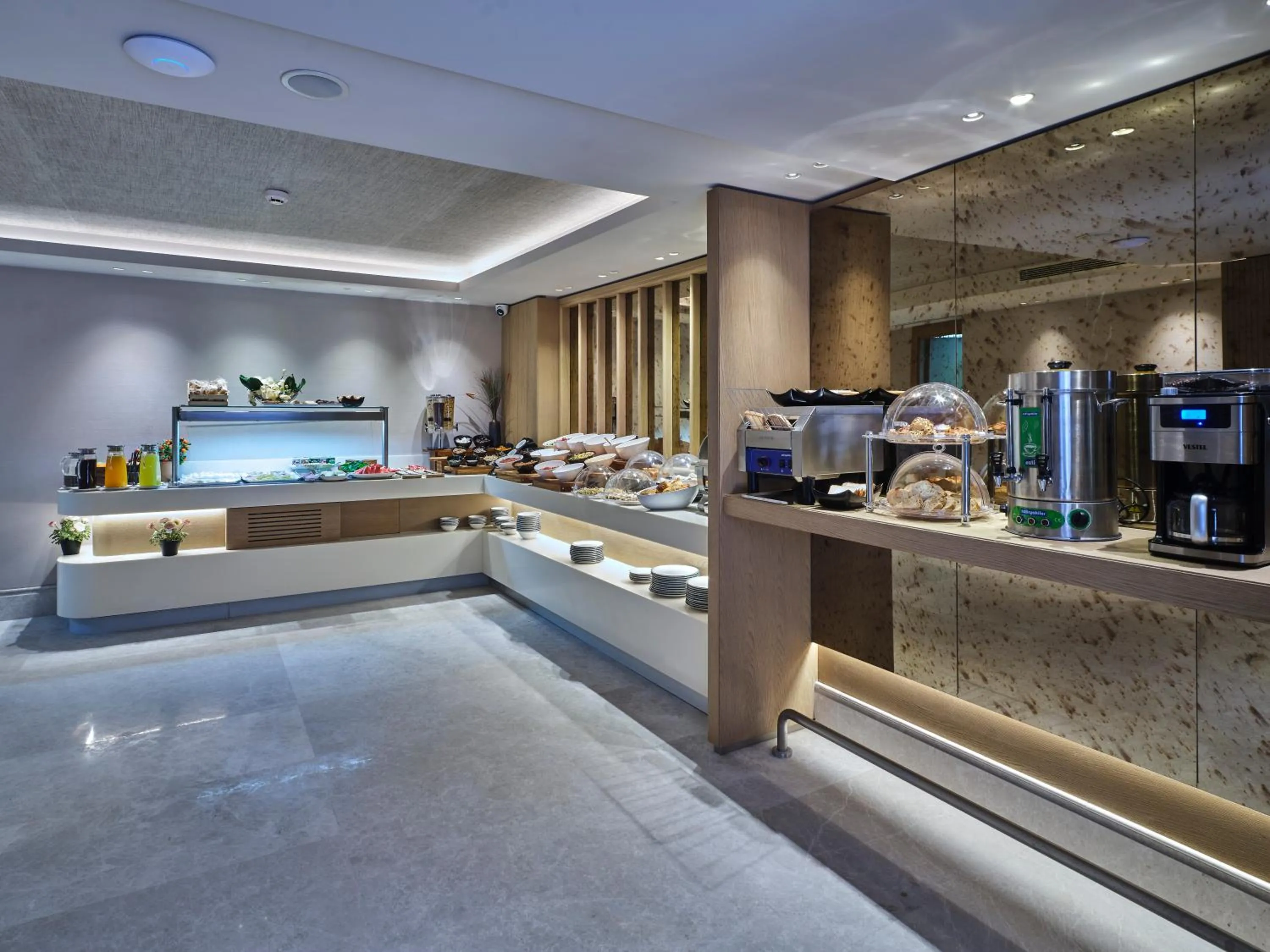 Coffee/tea facilities in Four-G Hotel Premium