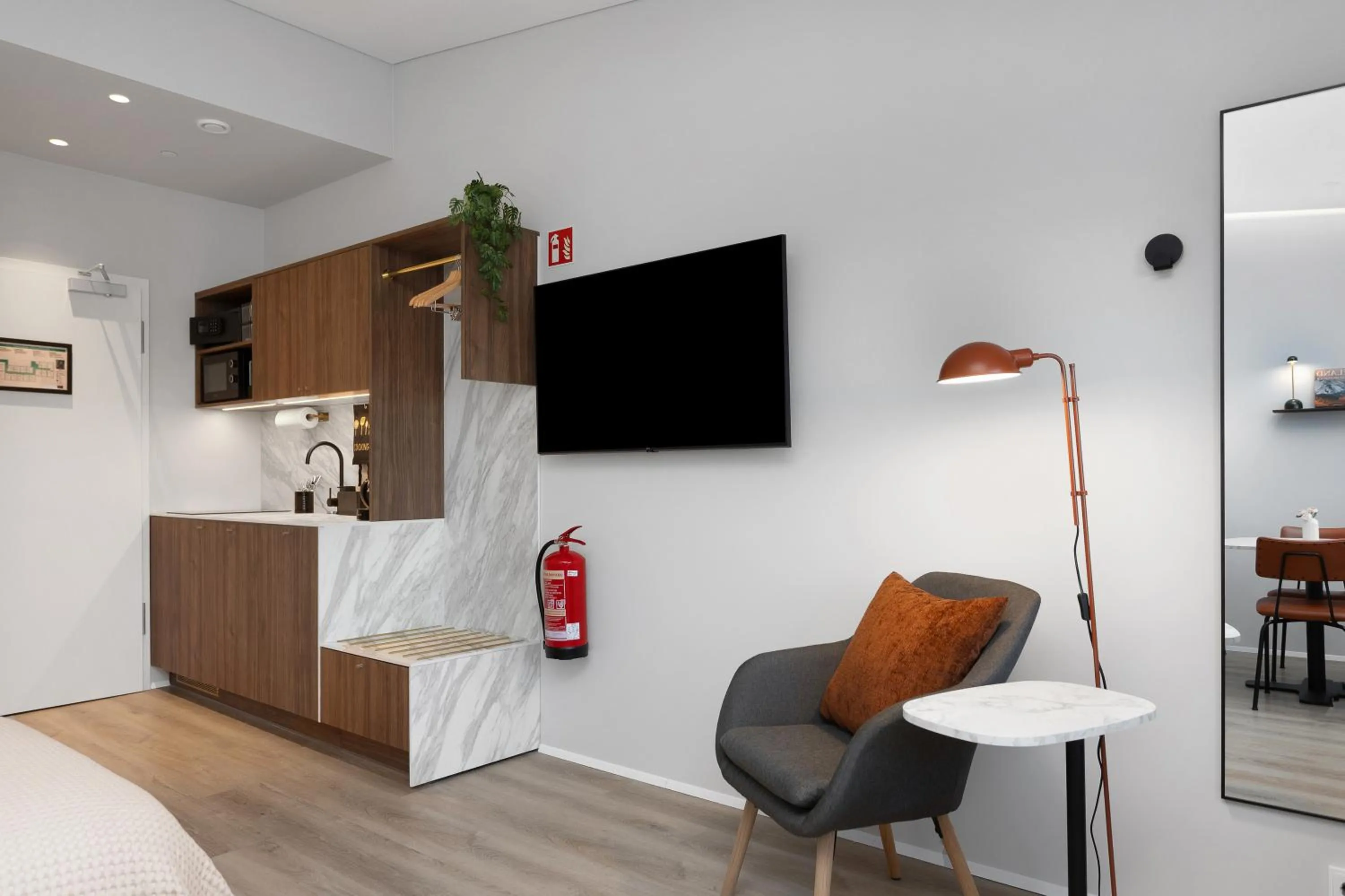 TV and multimedia in Candlewood Suites Reykjavik by IHG