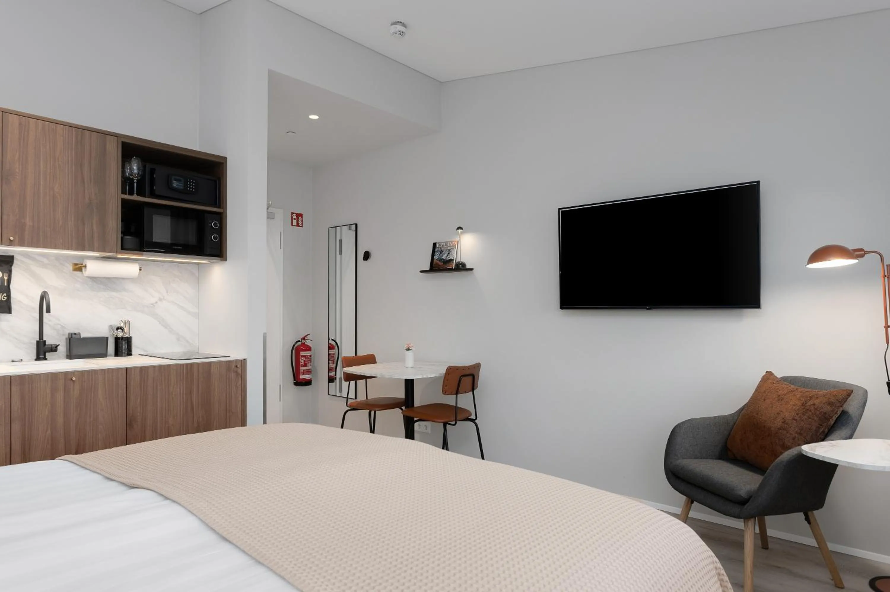 TV and multimedia, Bed in Candlewood Suites Reykjavik by IHG